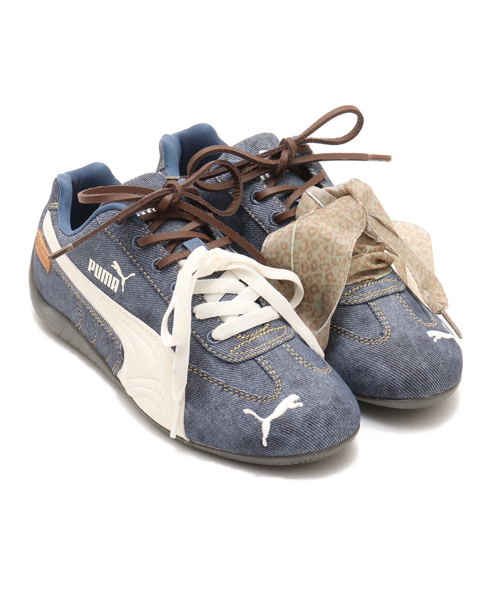 デニム素材のスニーカー