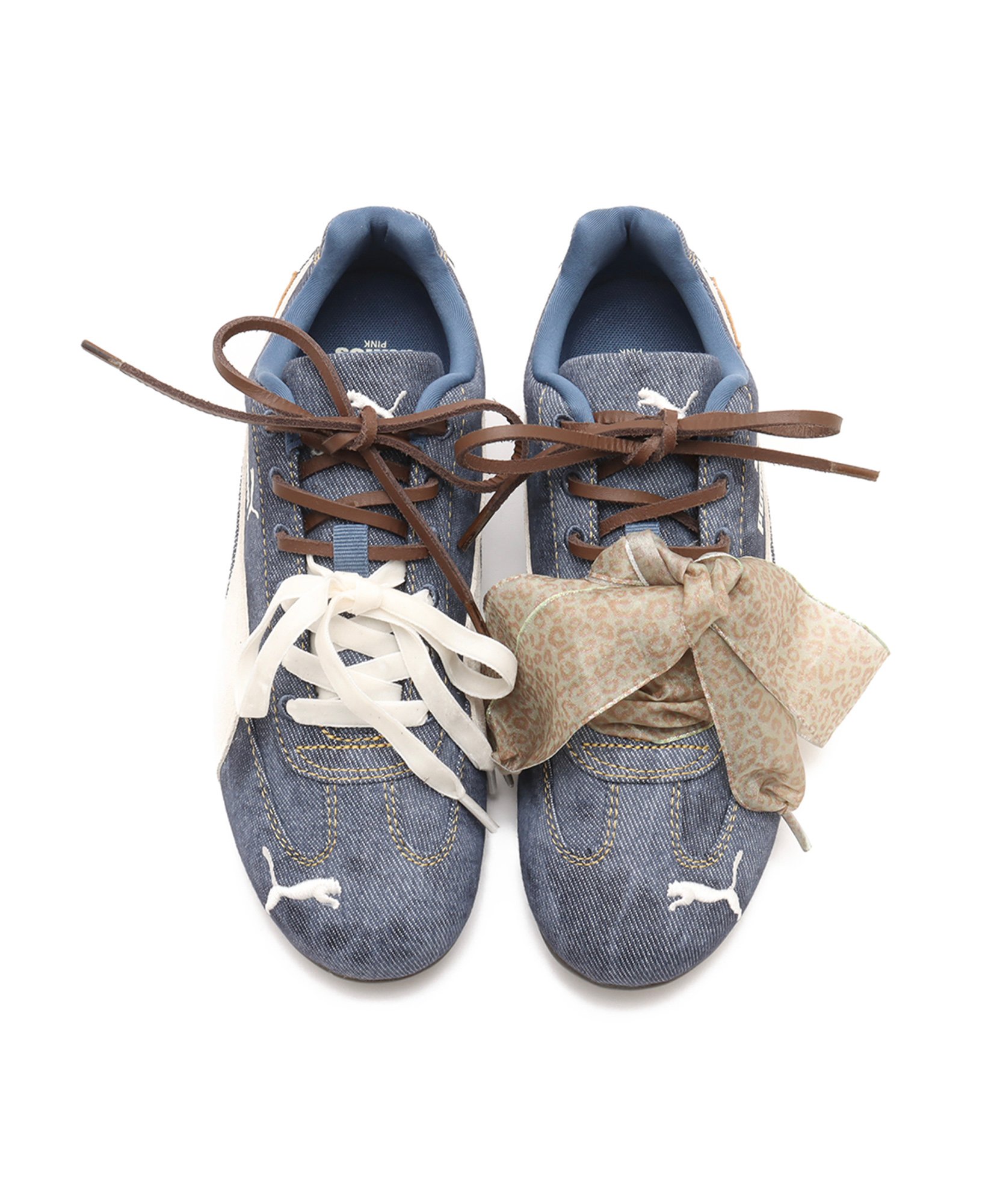 デニム素材のスニーカー