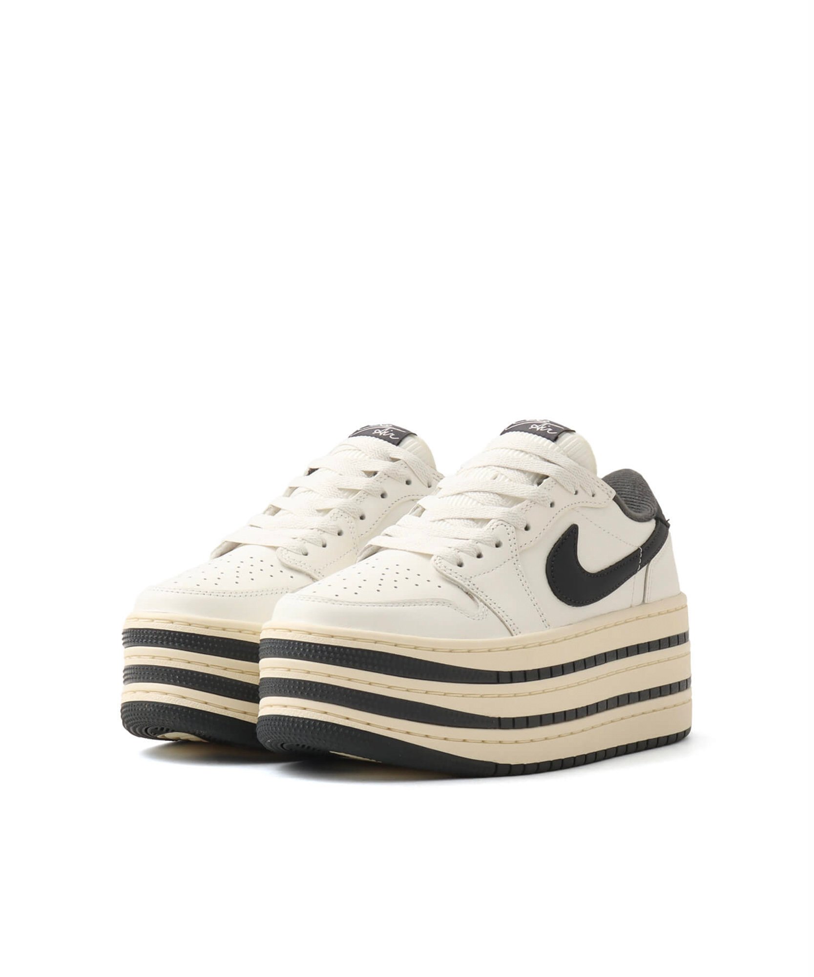 白いスニーカー