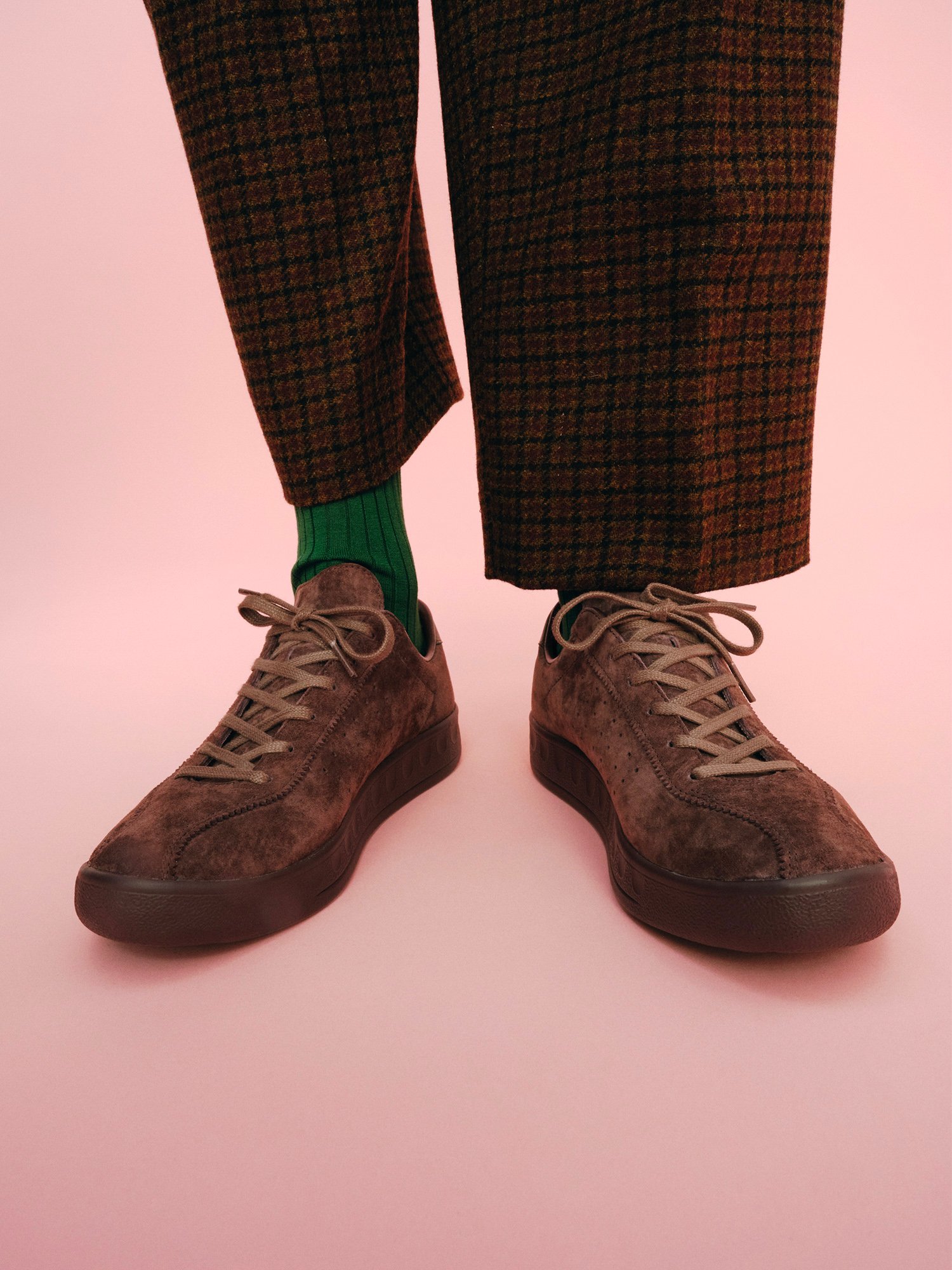 スエード素材のスニーカー