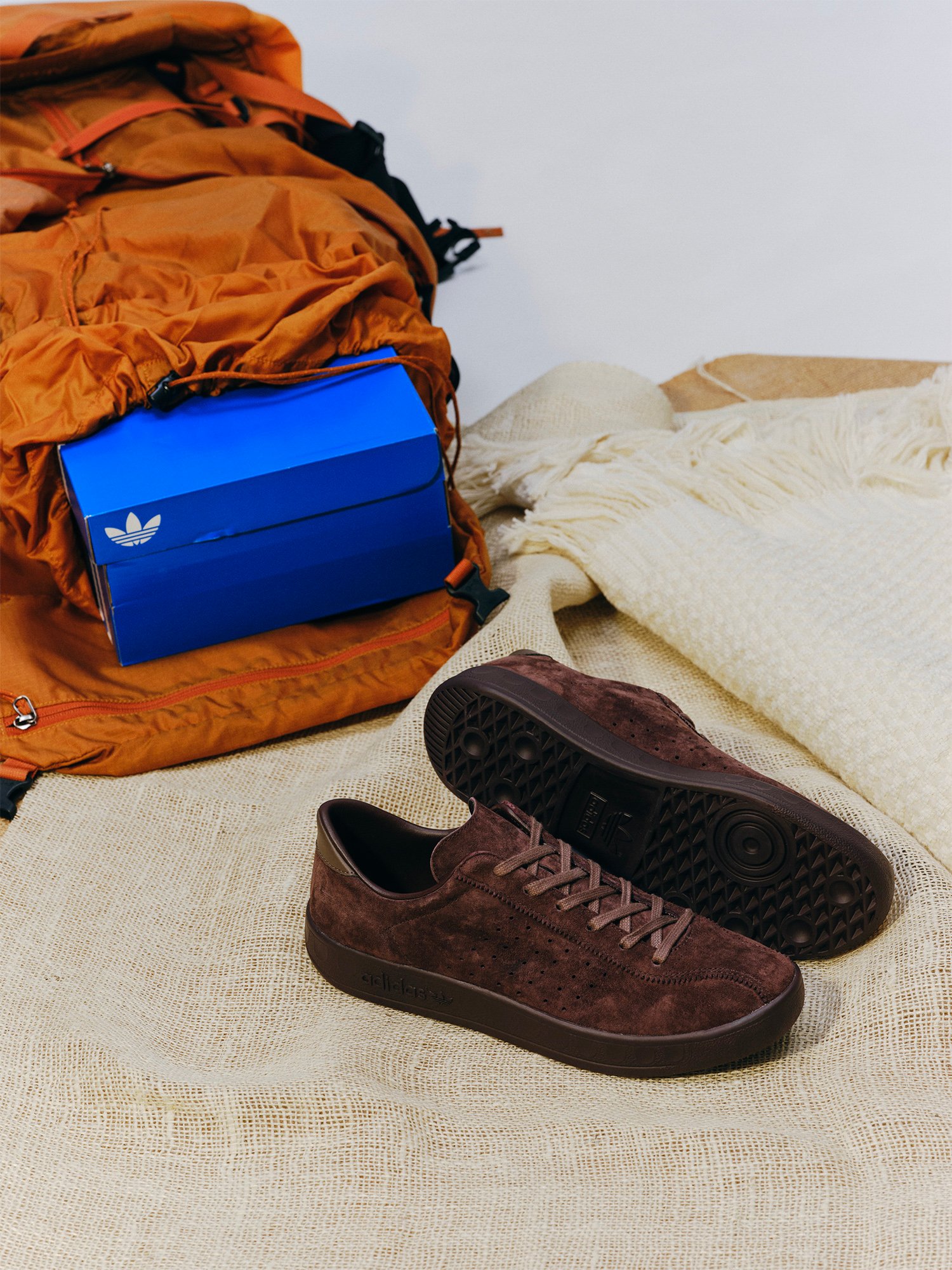 スエード素材のスニーカー