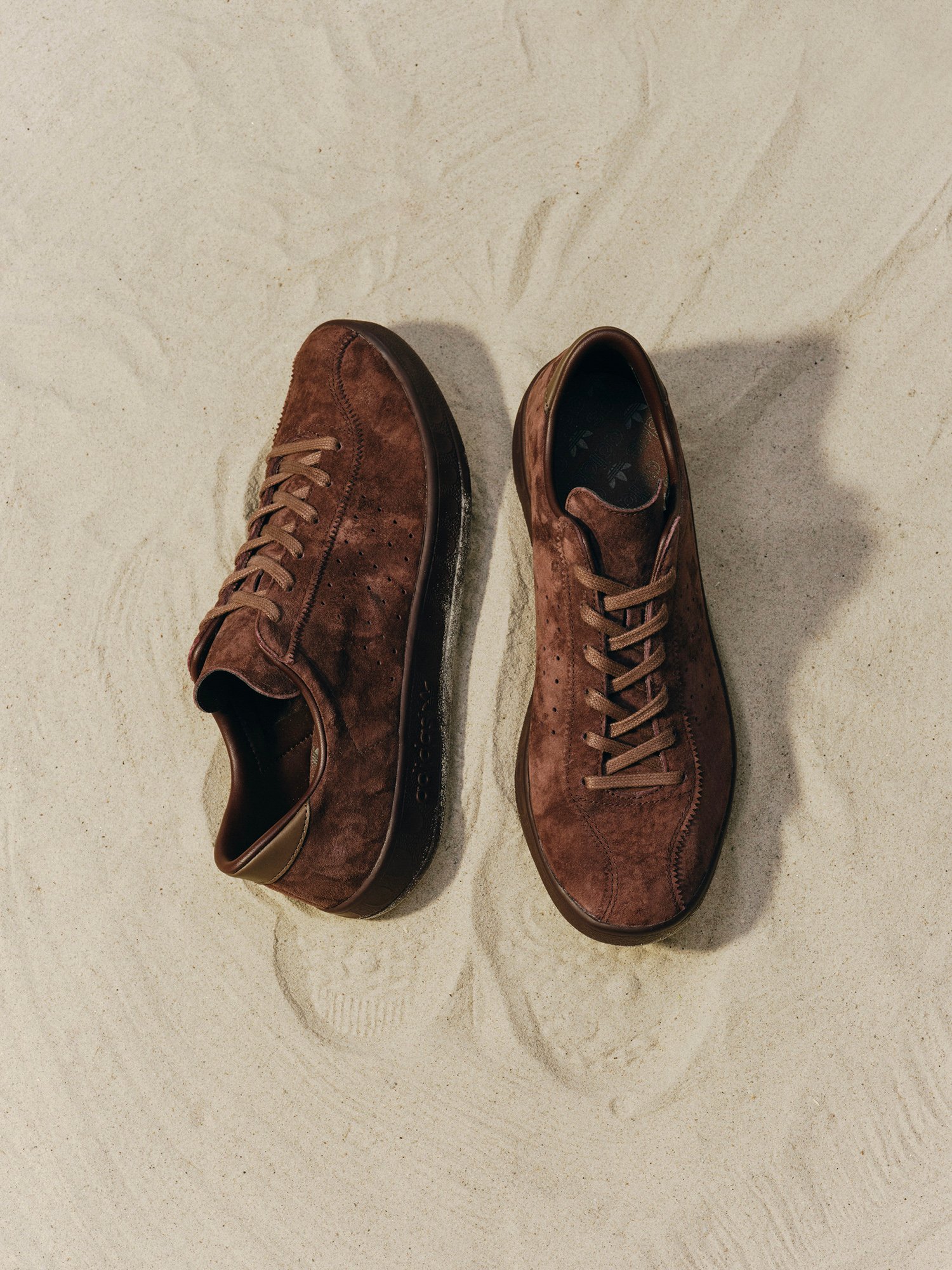 スエード素材のスニーカー