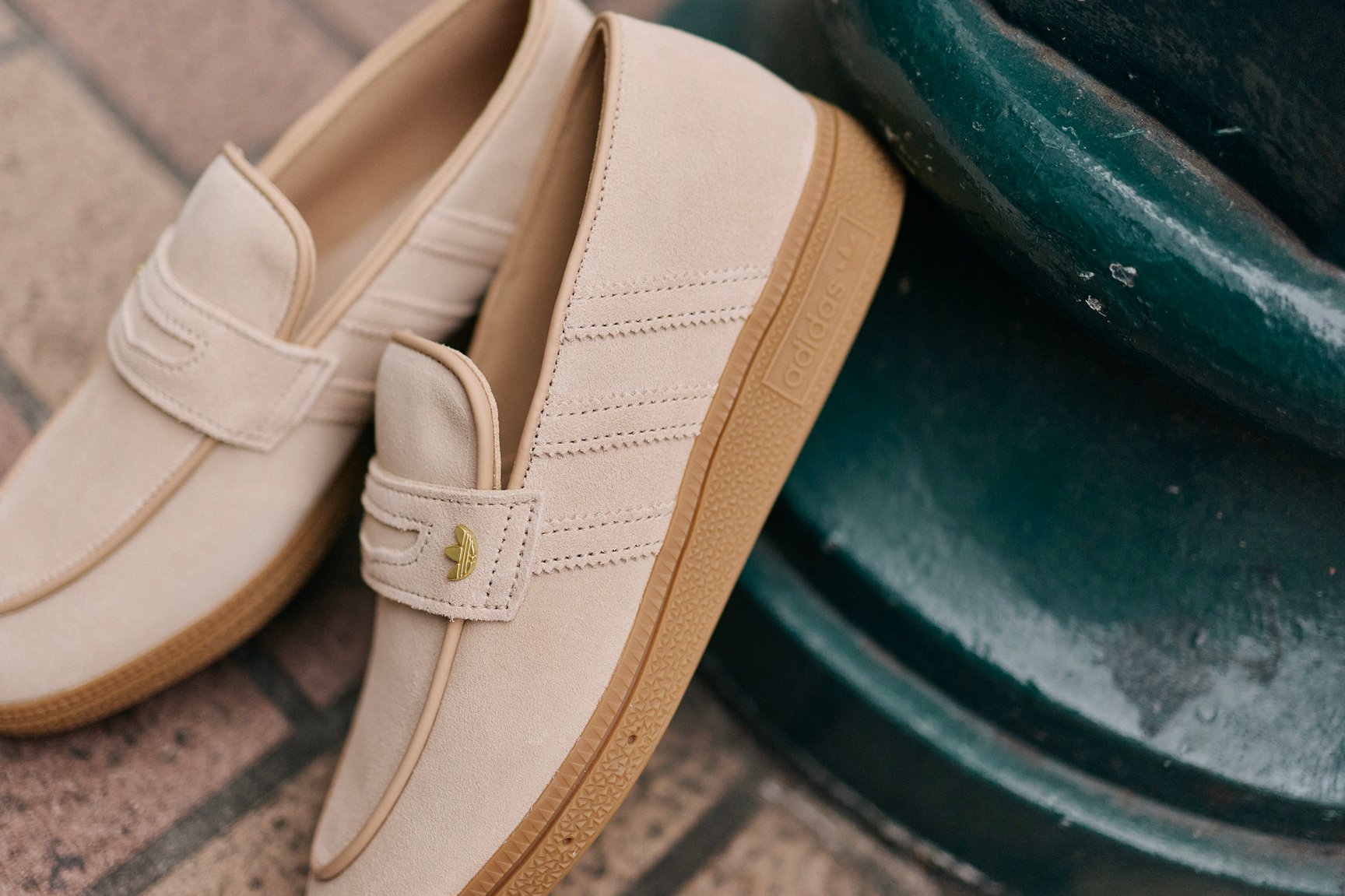 ローファースニーカー