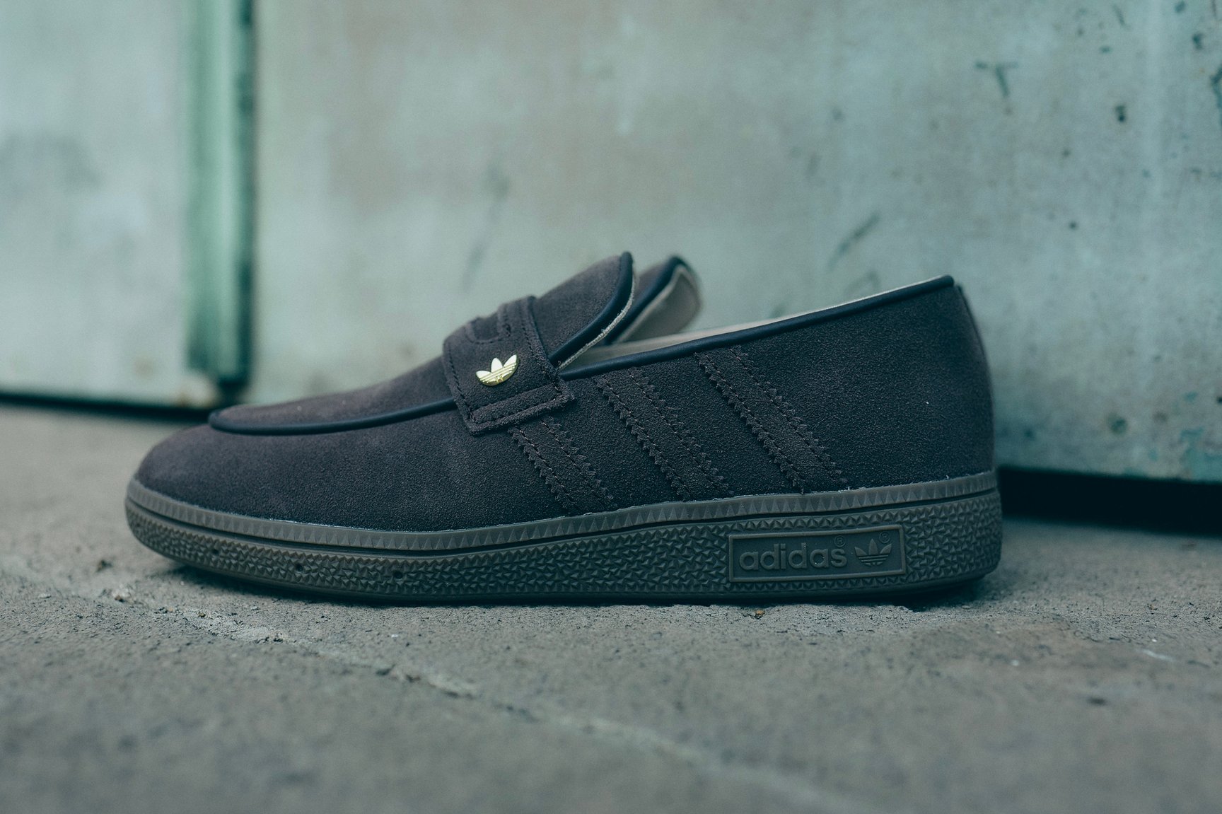 ローファースニーカー