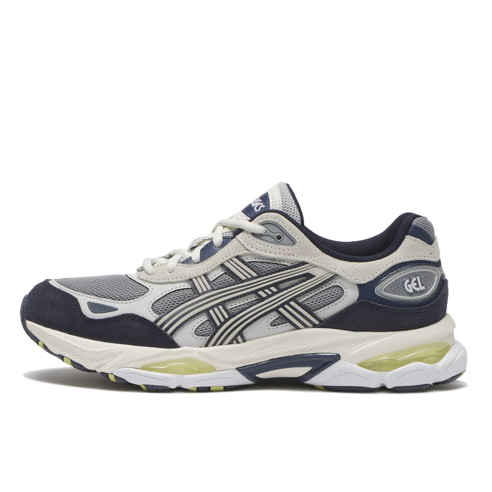 グレーのスニーカー