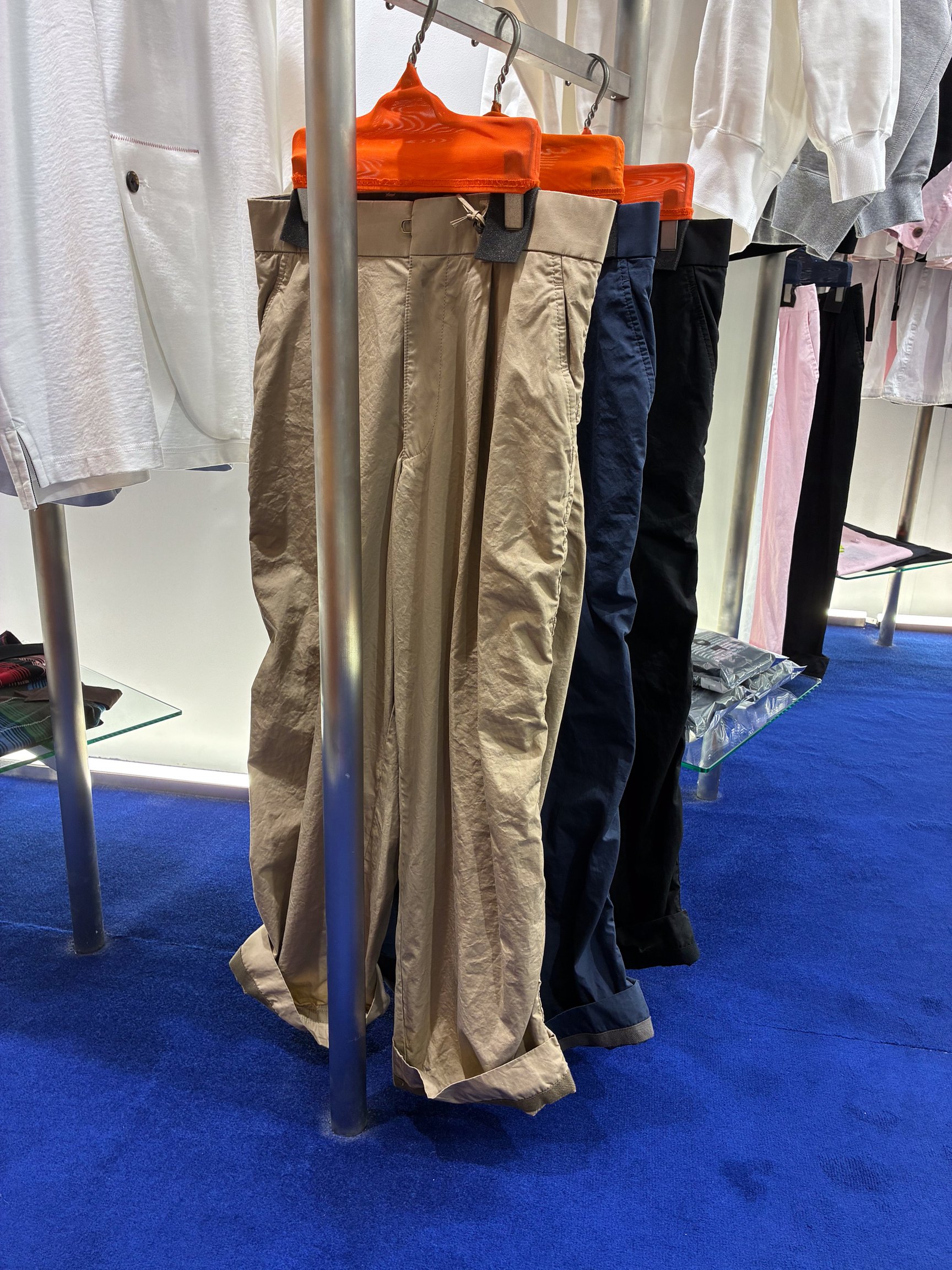 カラーの限定アイテム