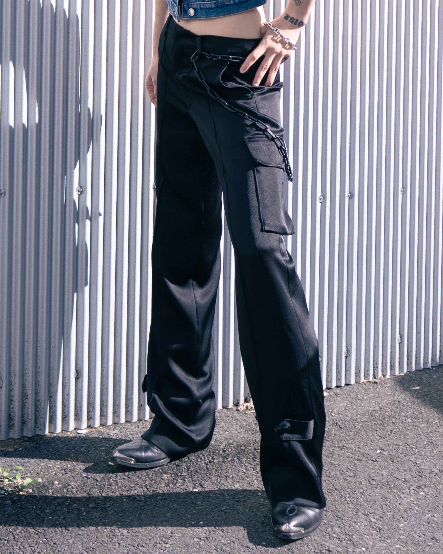 カナコサカイの服を着たモデル