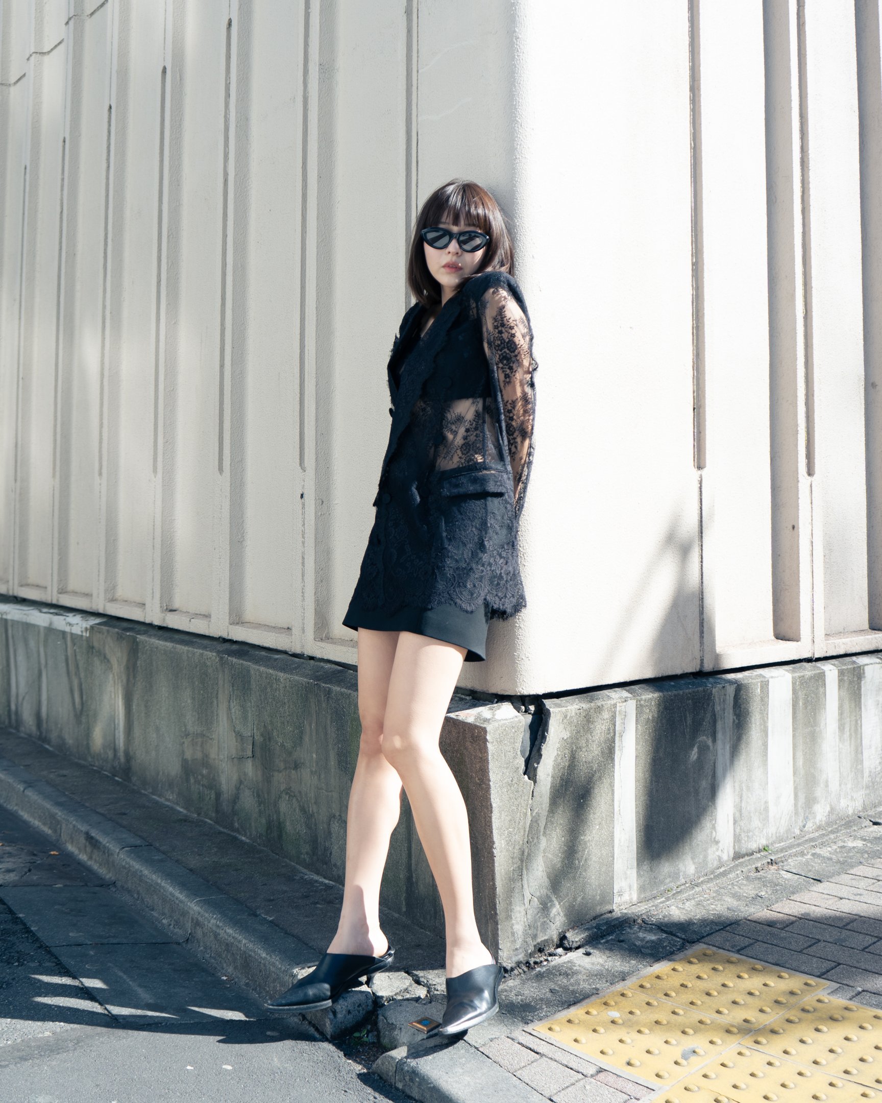 カナコサカイの服を着たモデル