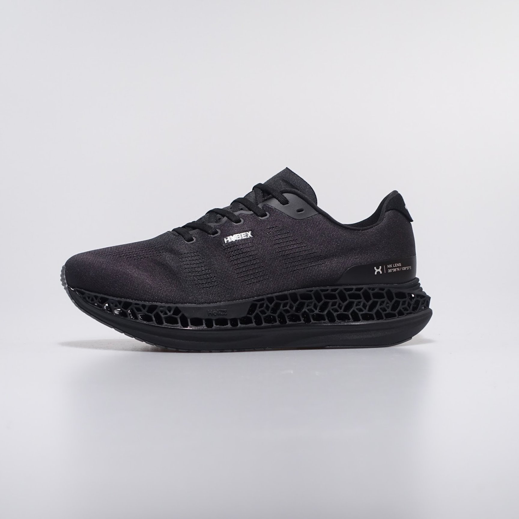 黒いスニーカー