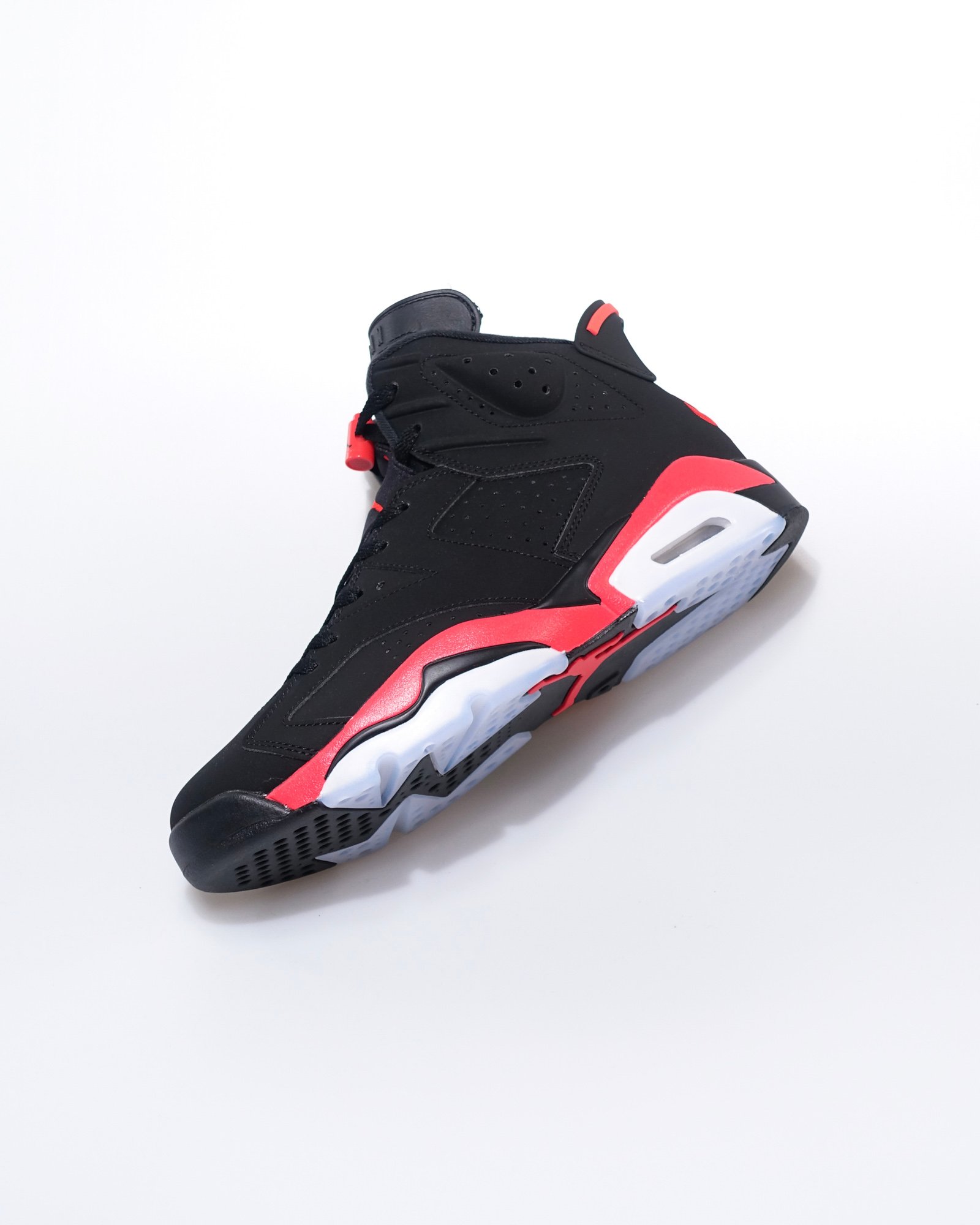 黒いスニーカー