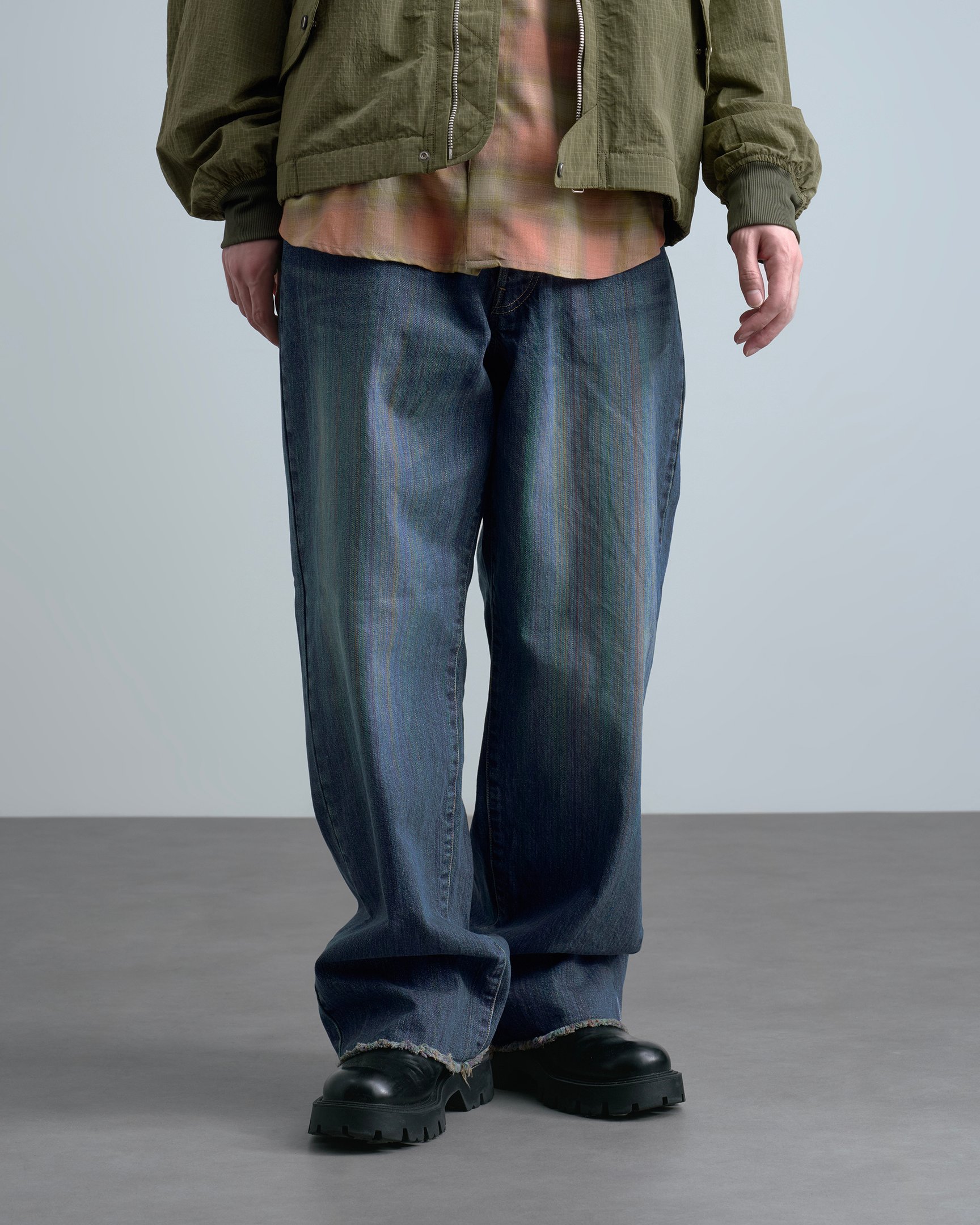 パラトレイトのデニムパンツ