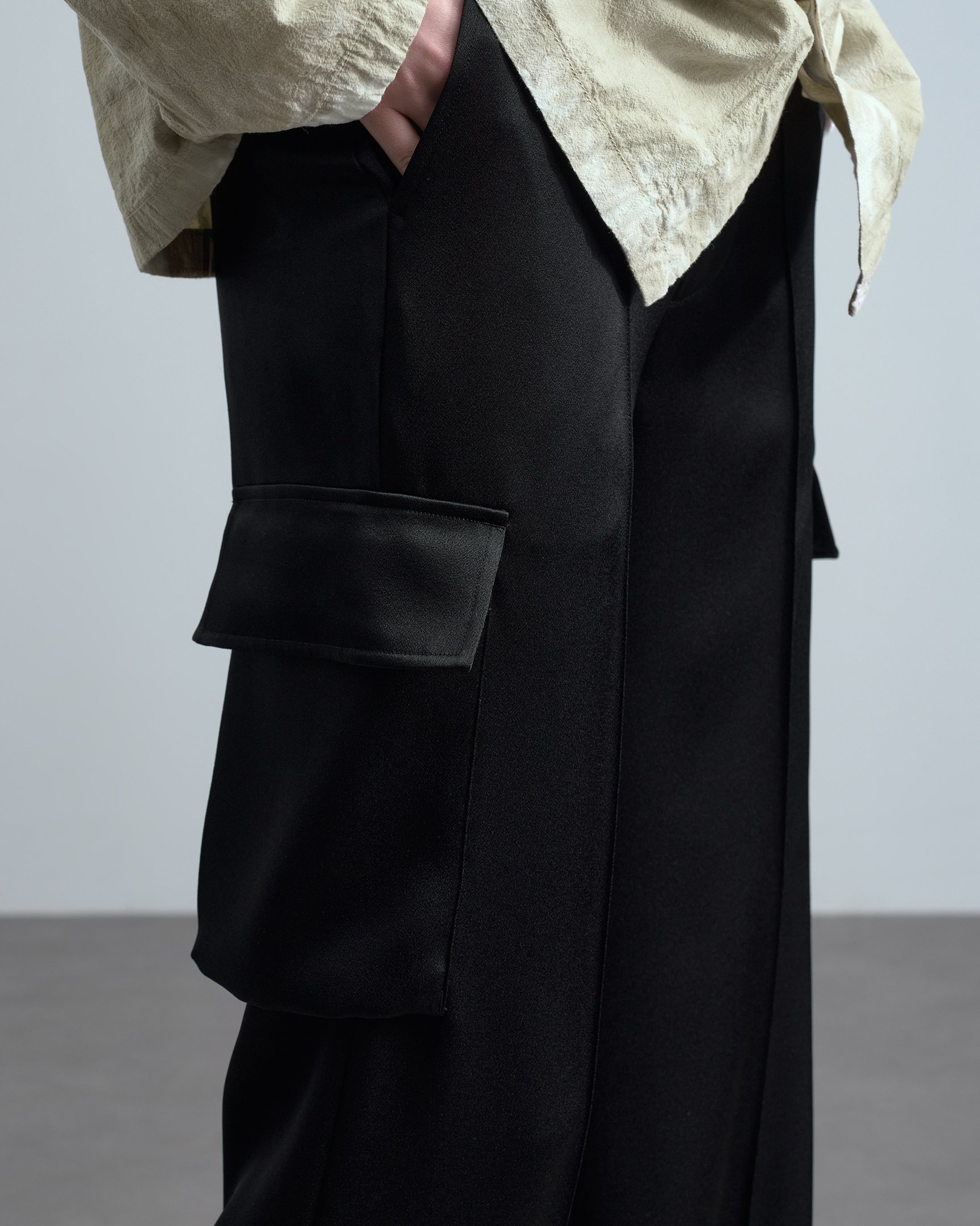 カナコサカイのカーゴパンツ