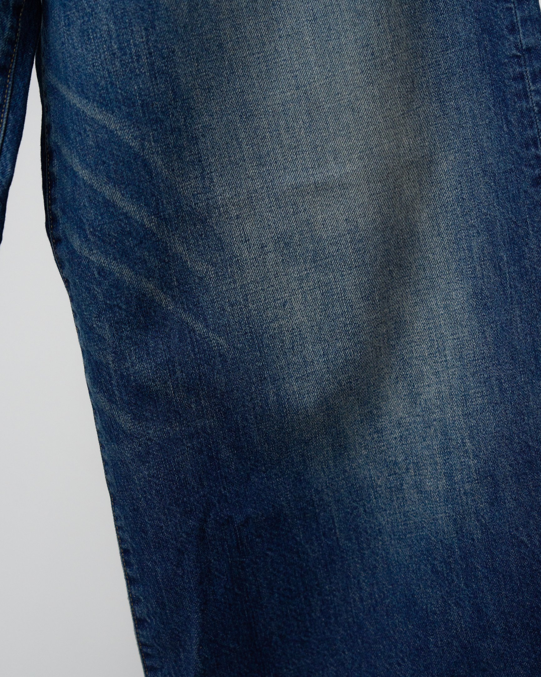 アンスクリアのデニムパンツ