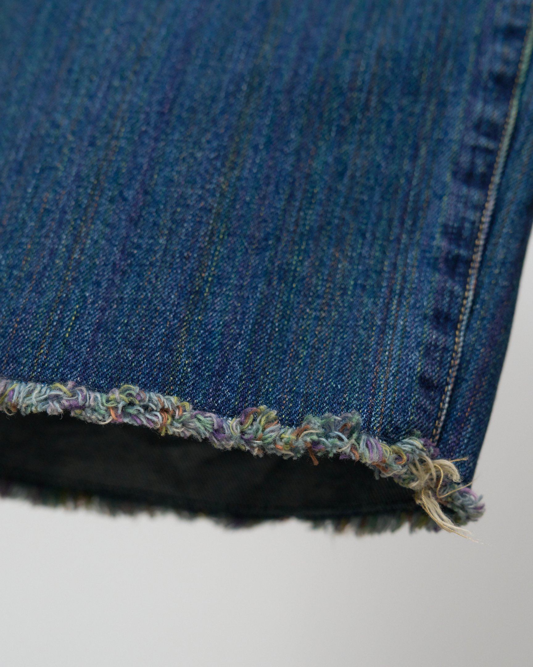 パラトレイトのデニムパンツ