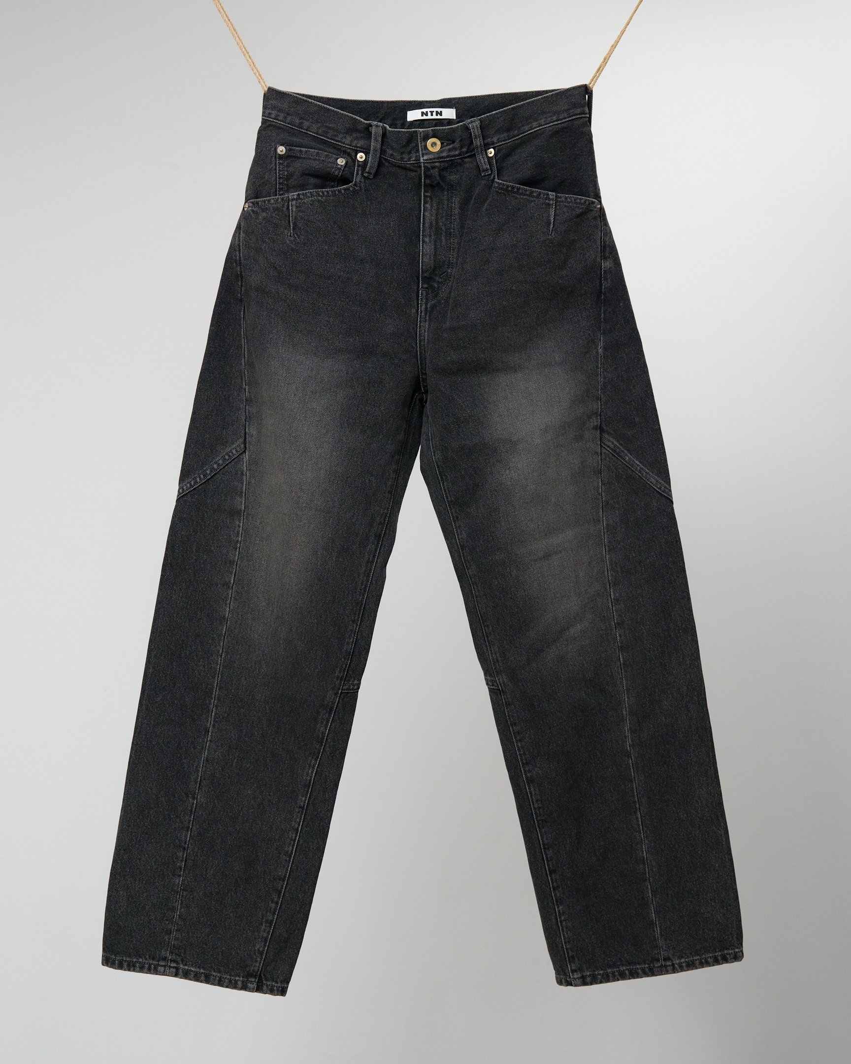 NTNのブラックデニム