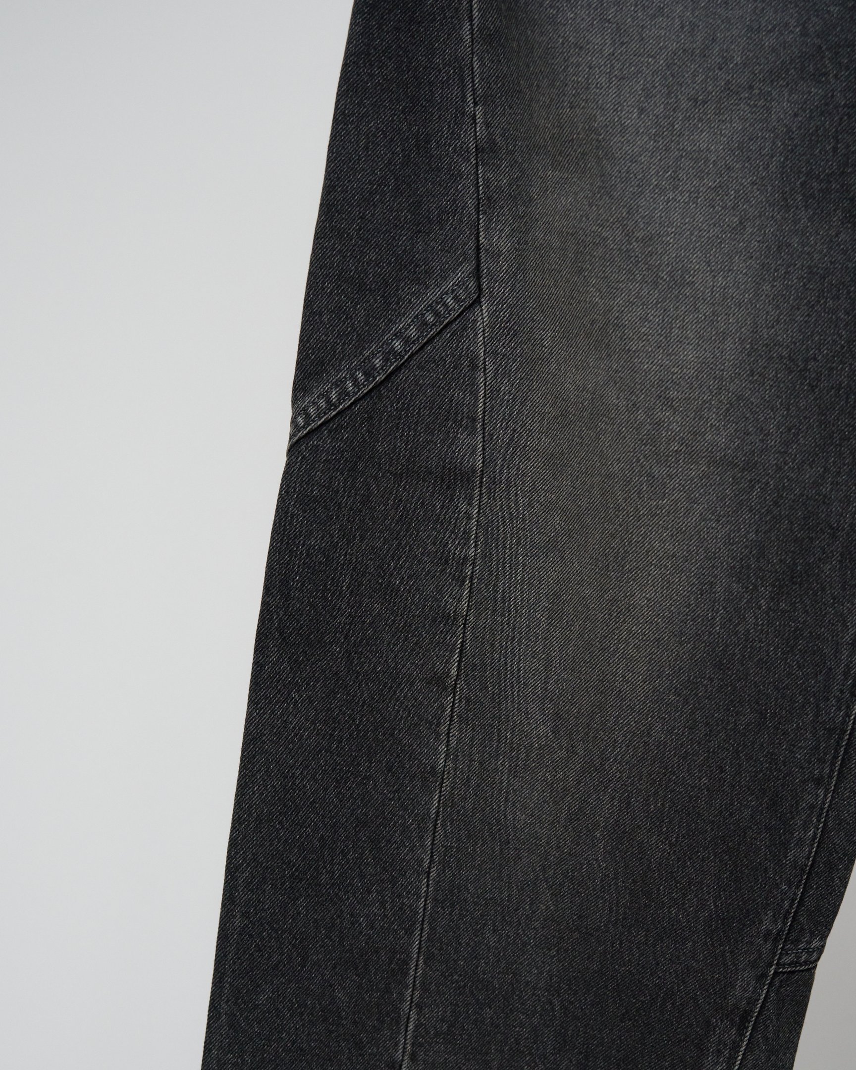 NTNのブラックデニム