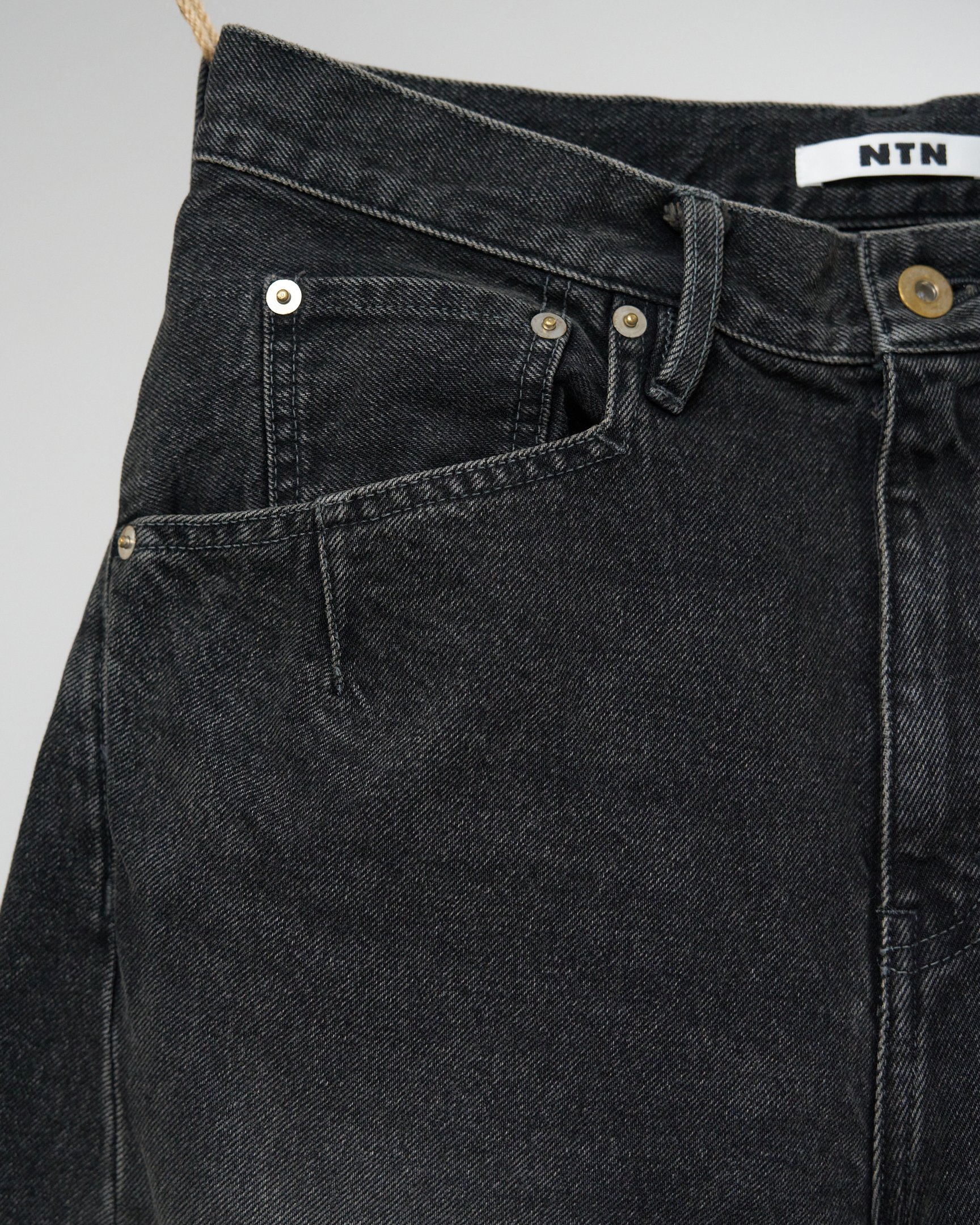 NTNのブラックデニム