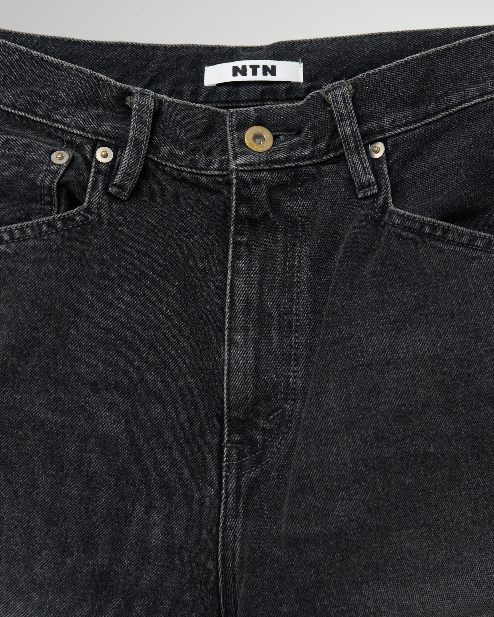 NTNのブラックデニム