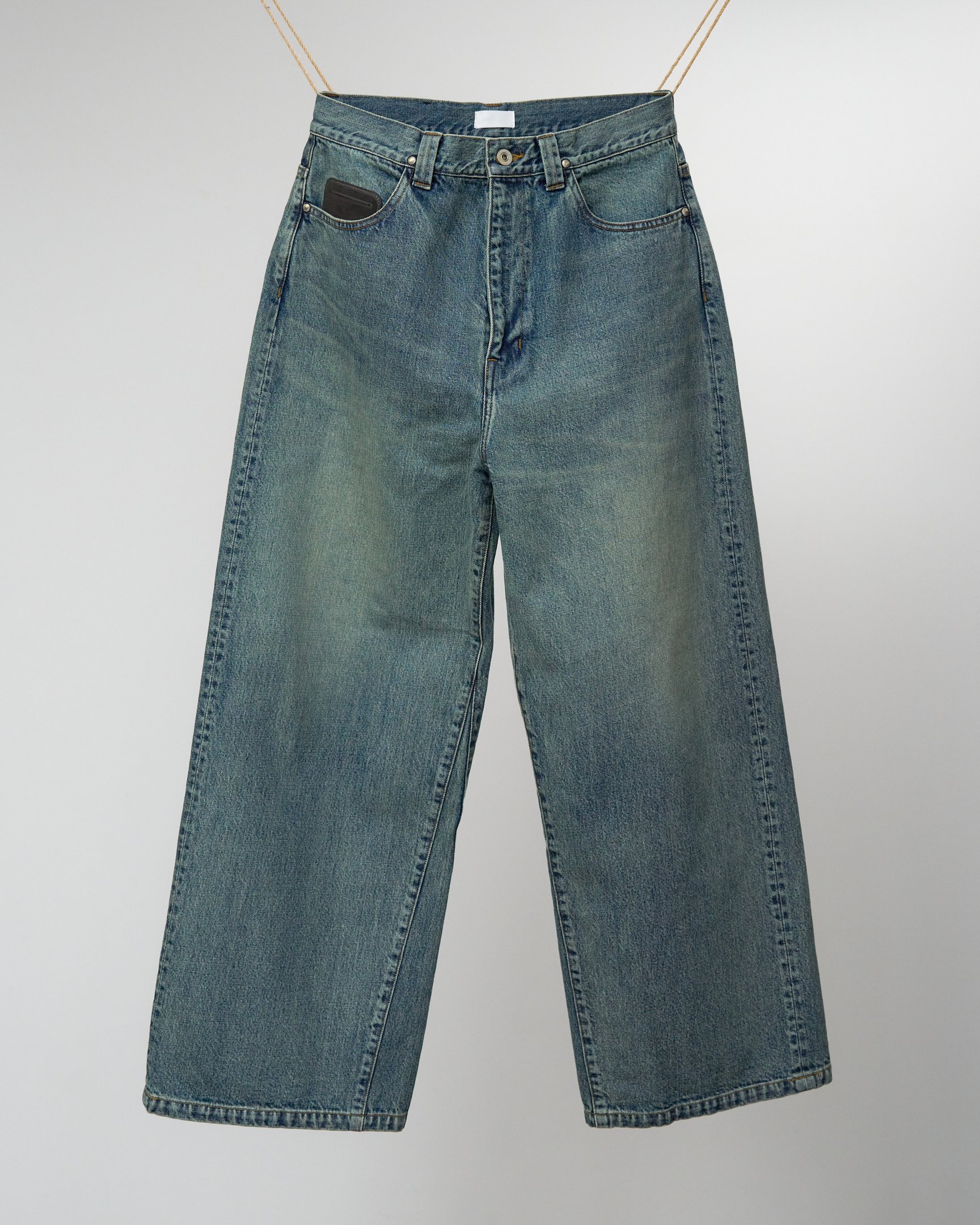 パラトレイトのデニムパンツ