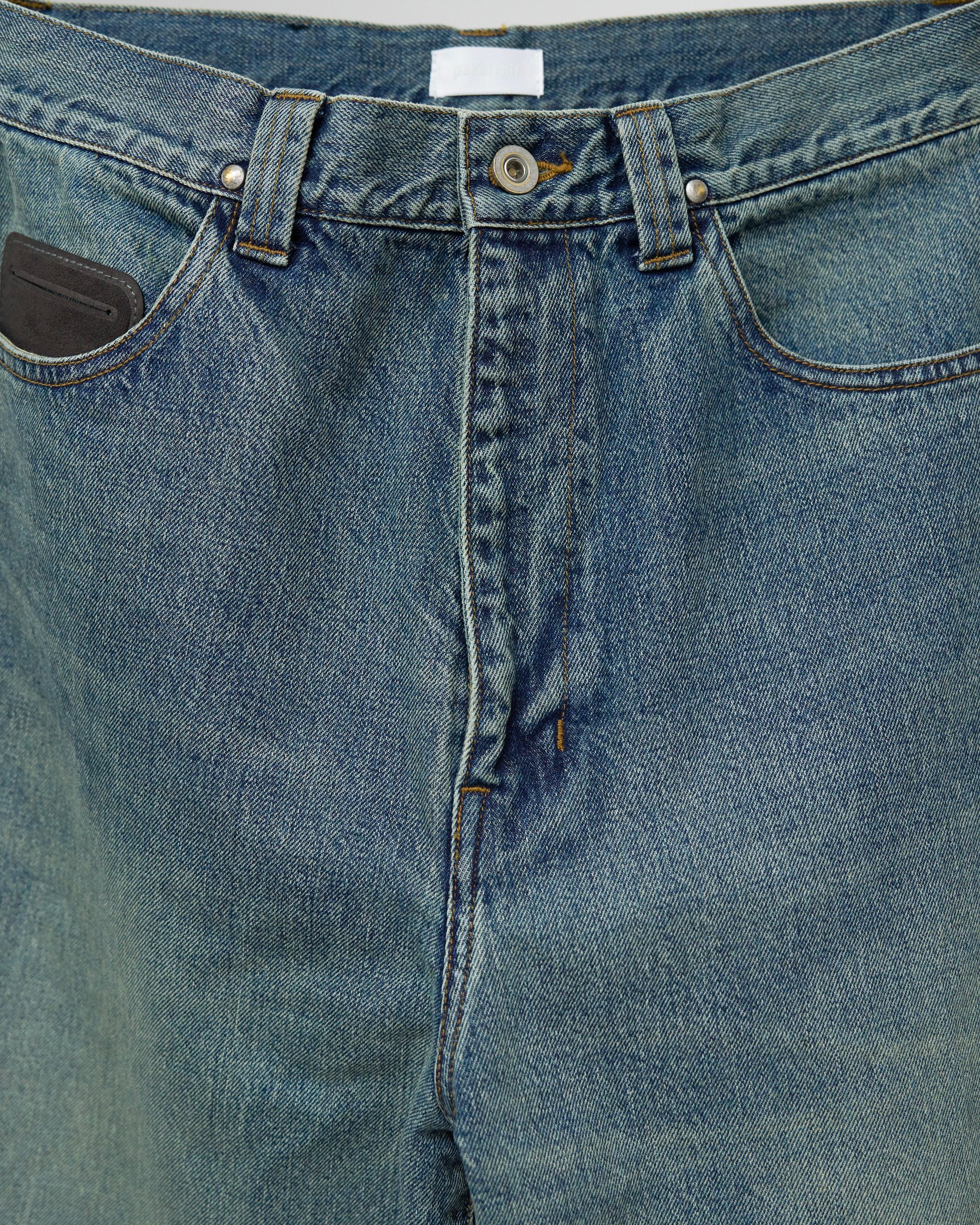 パラトレイトのデニムパンツ