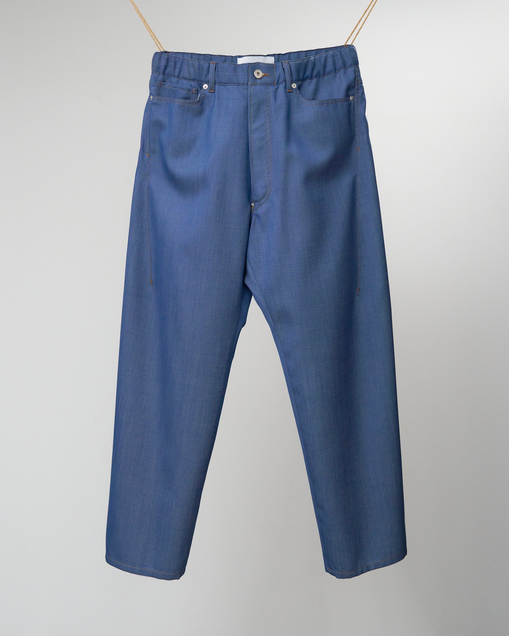 オーバーコートのデニムパンツ