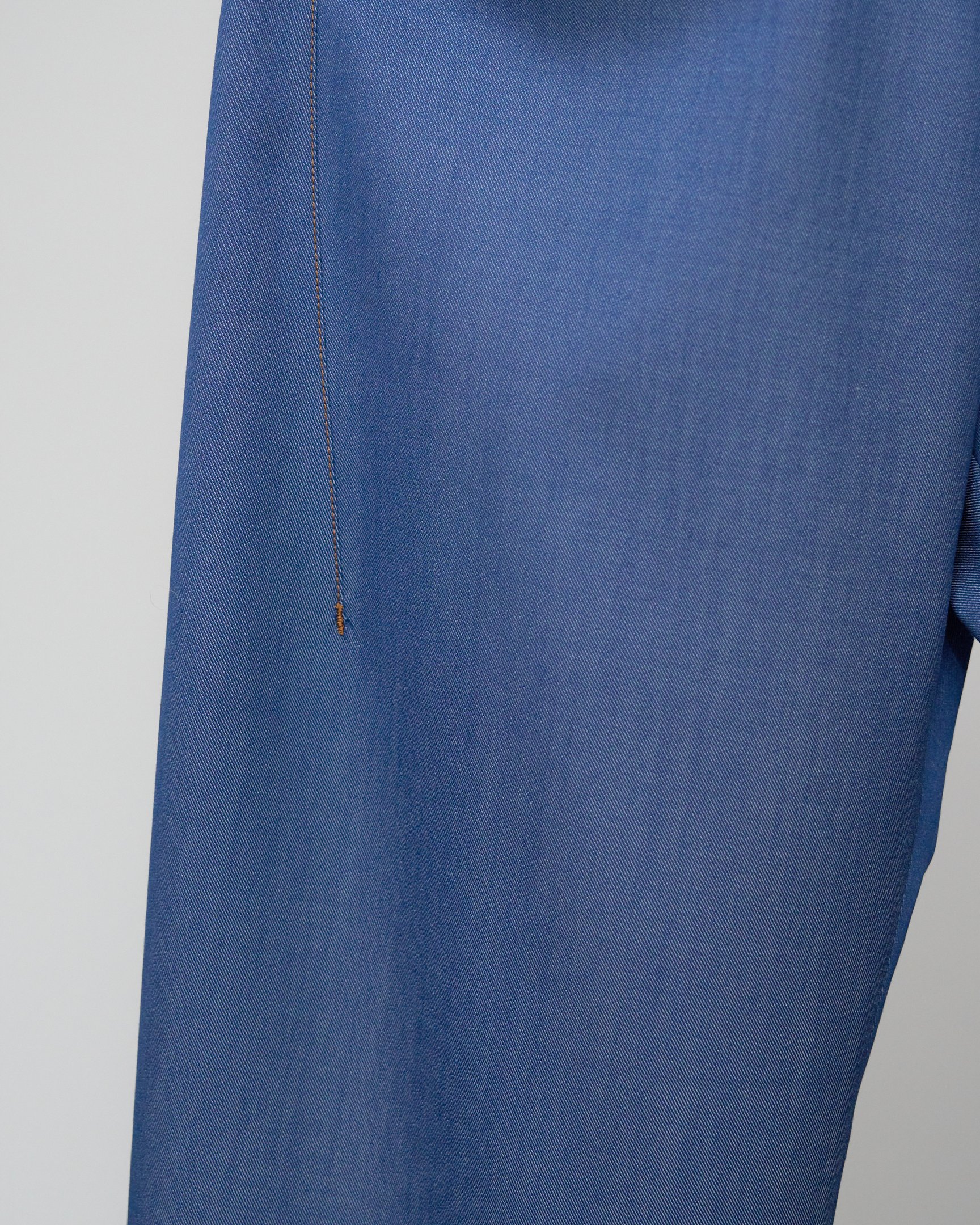 オーバーコートのデニムパンツ