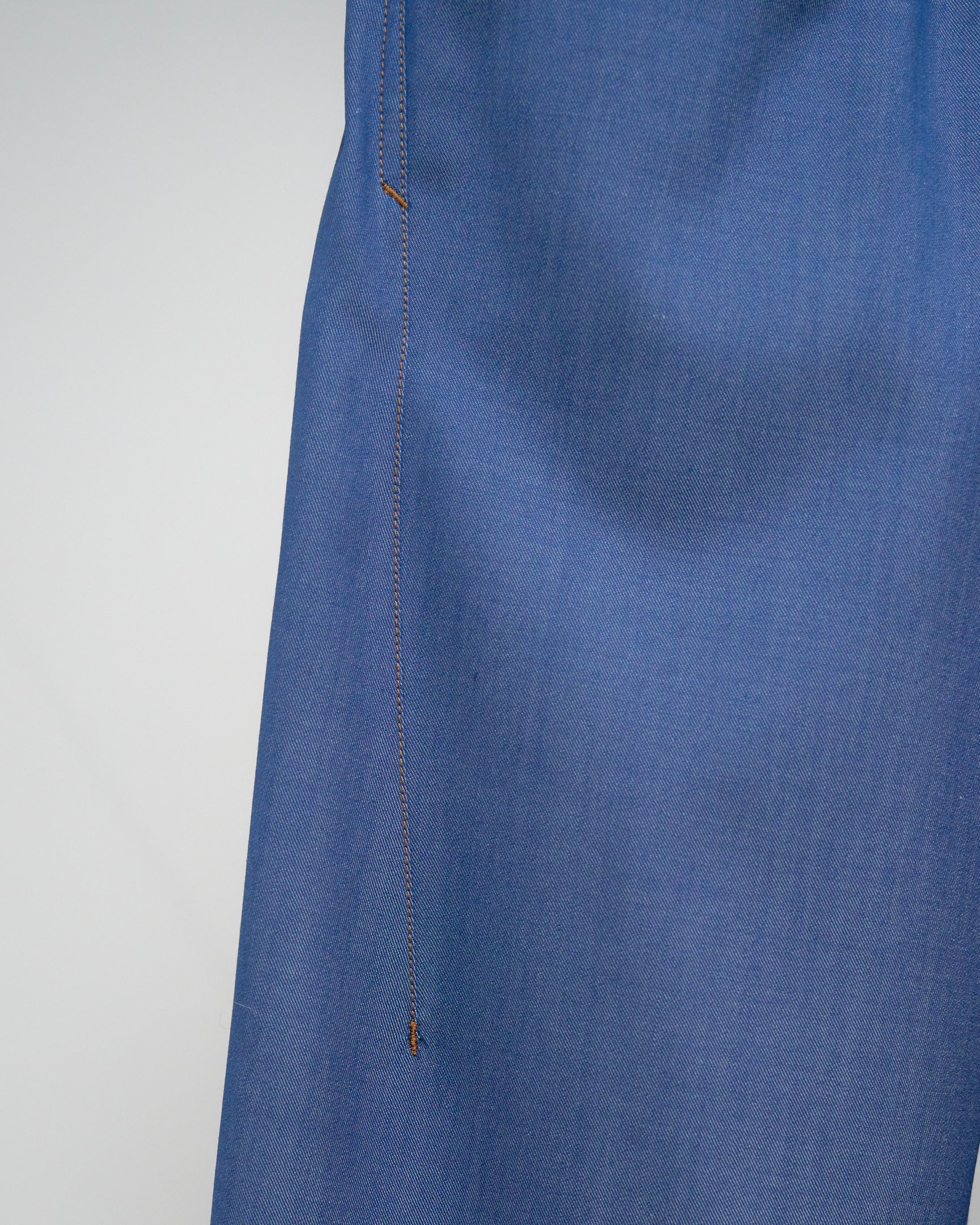 オーバーコートのデニムパンツ