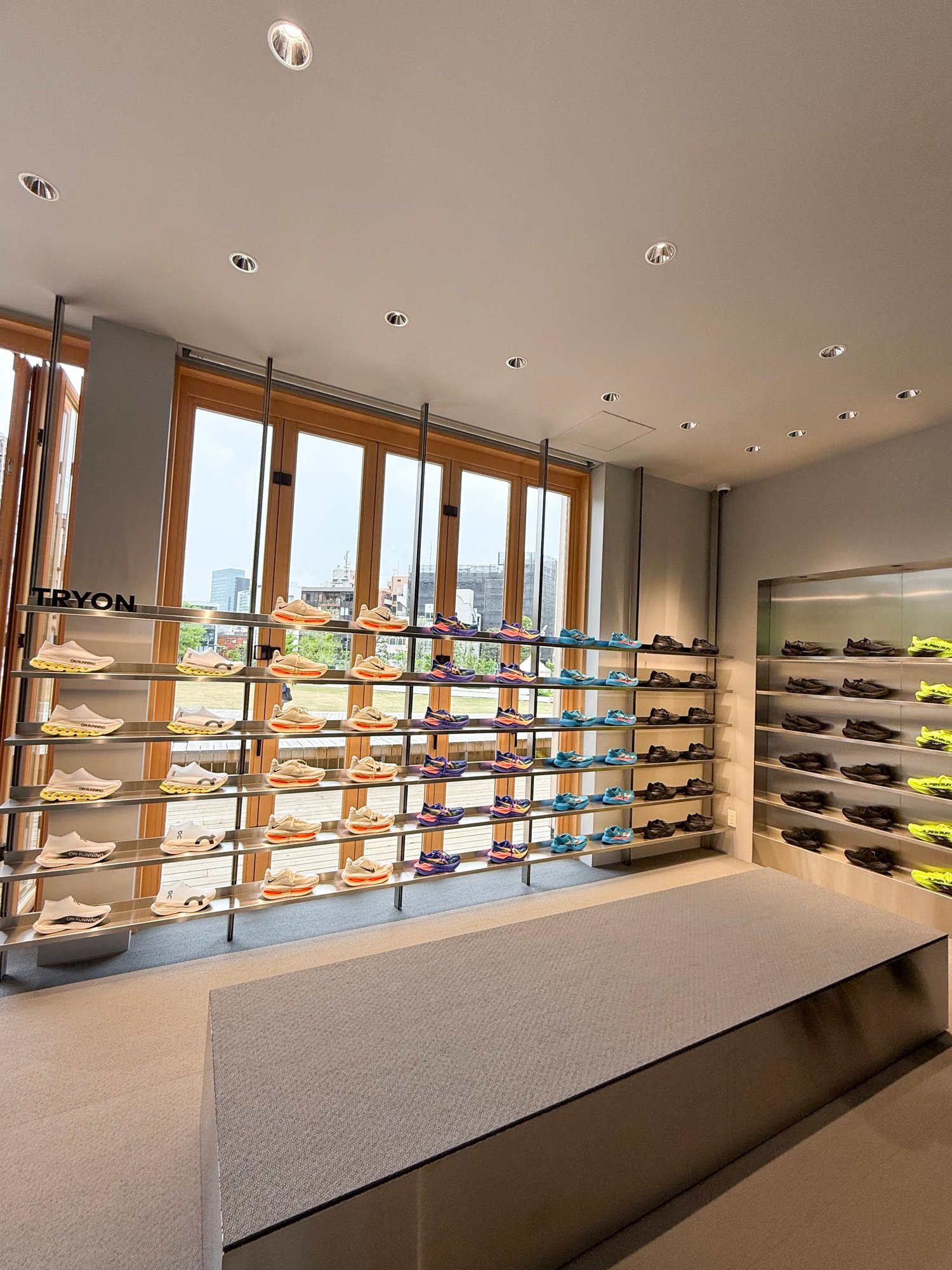 ALPEN RUN MEIJI PARKの店内