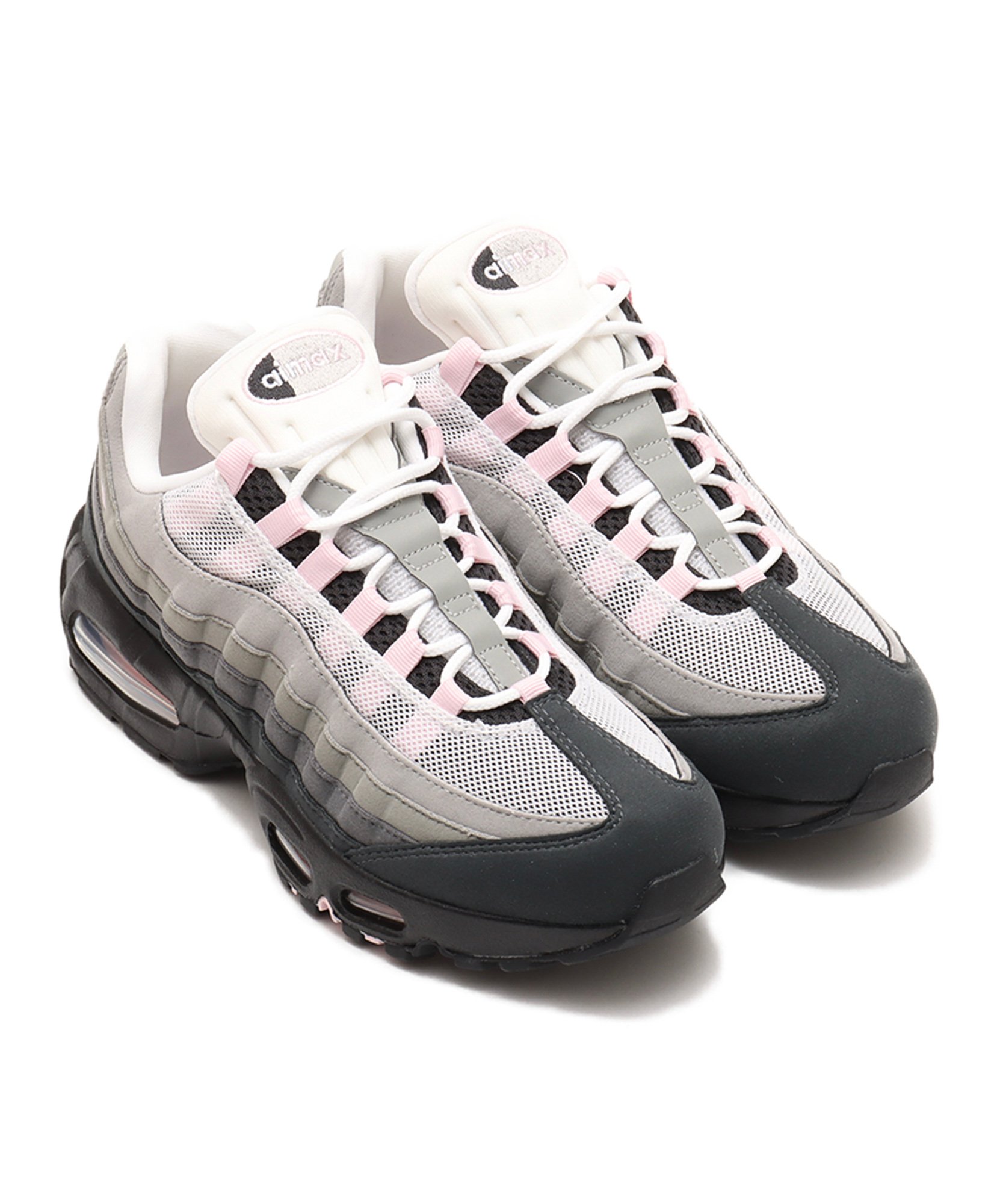 ピンクのグラデーションをあしらったスニーカー