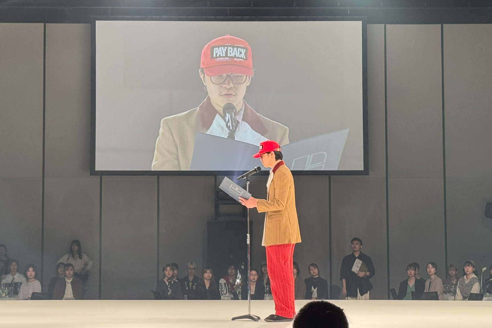 入社式でスピーチする標大夢