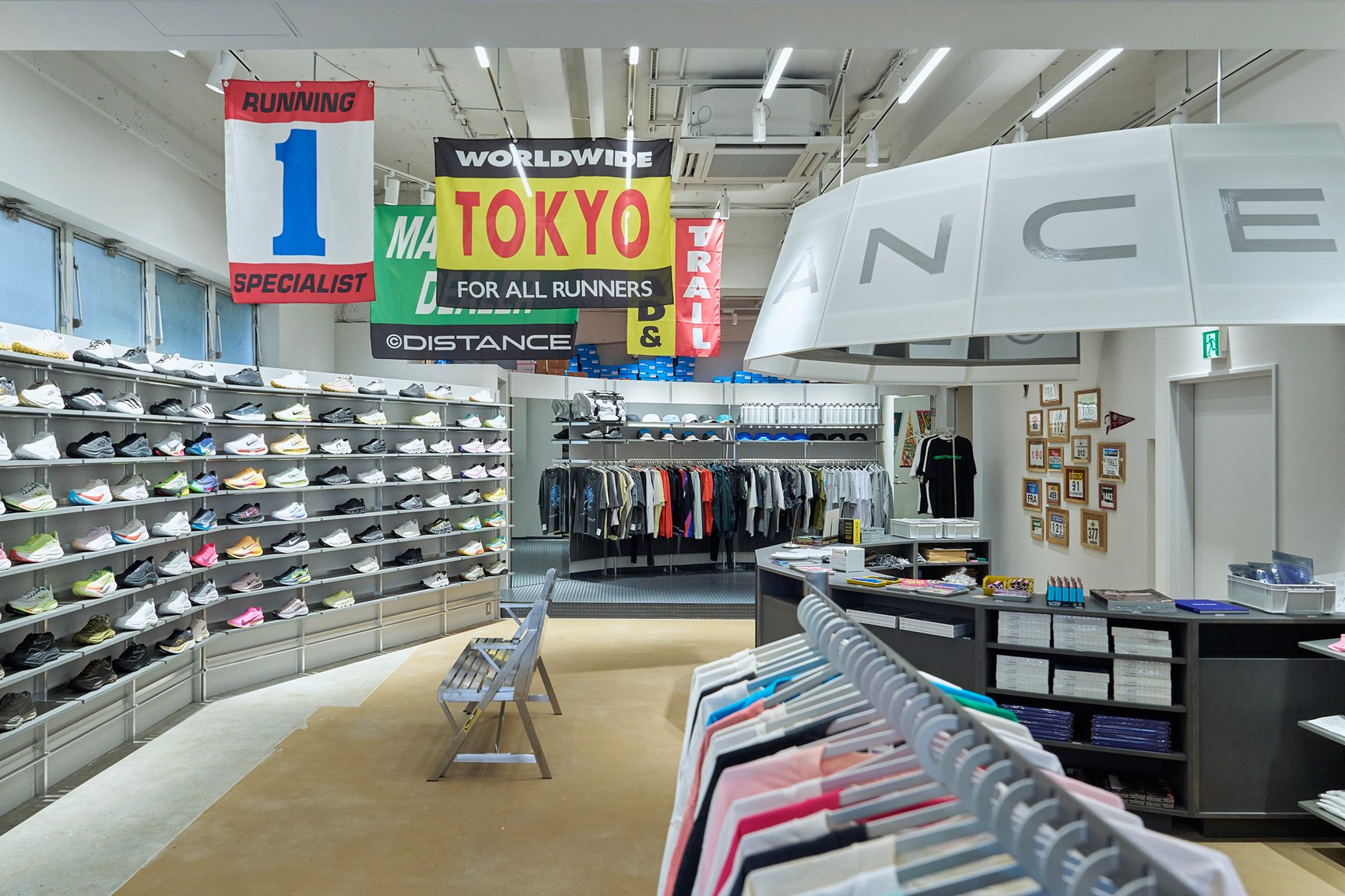 ディスタンス 東京の店内