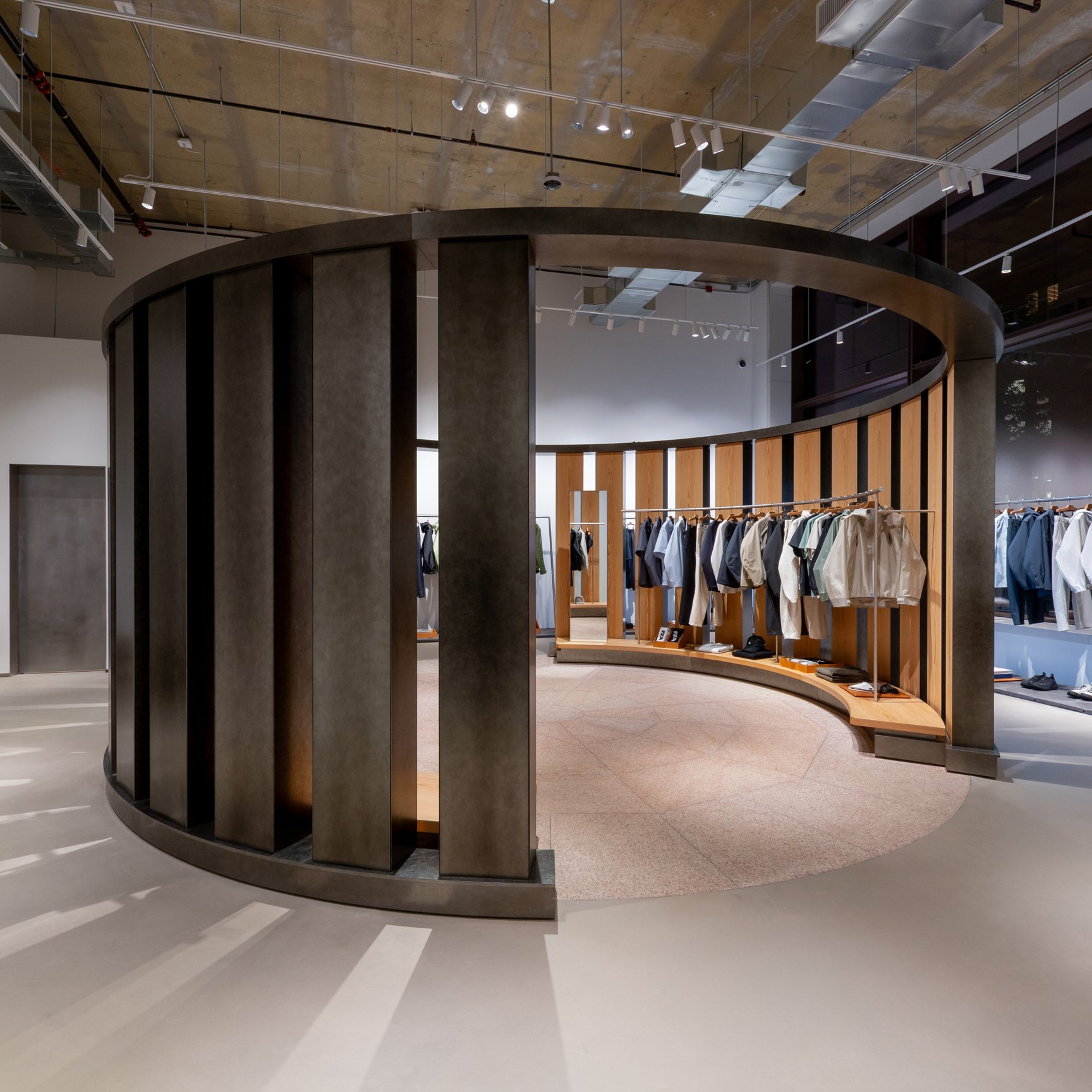 「ゴールドウイン」ニューヨーク新店の内観画像