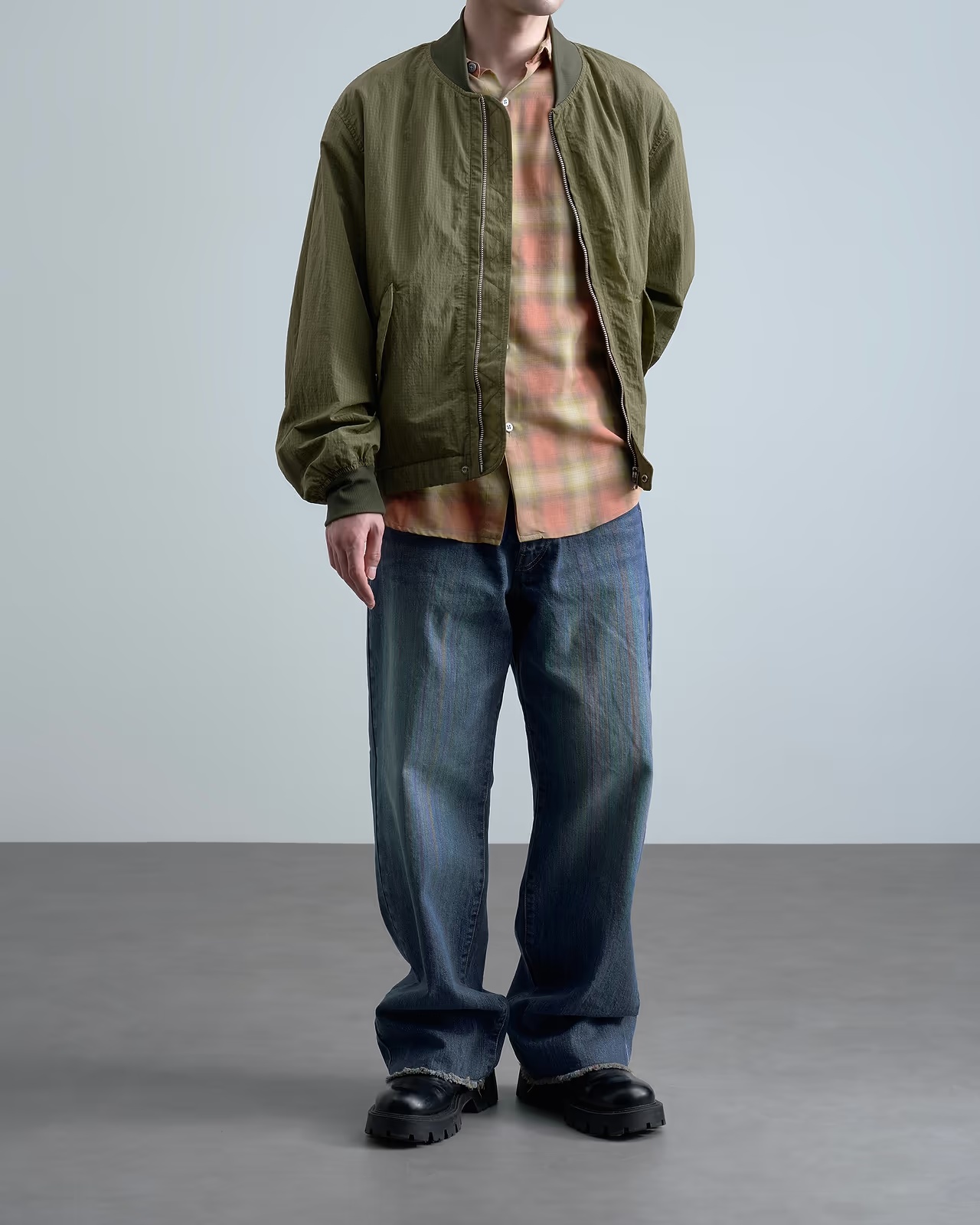 パラトレイトのデニムパンツ