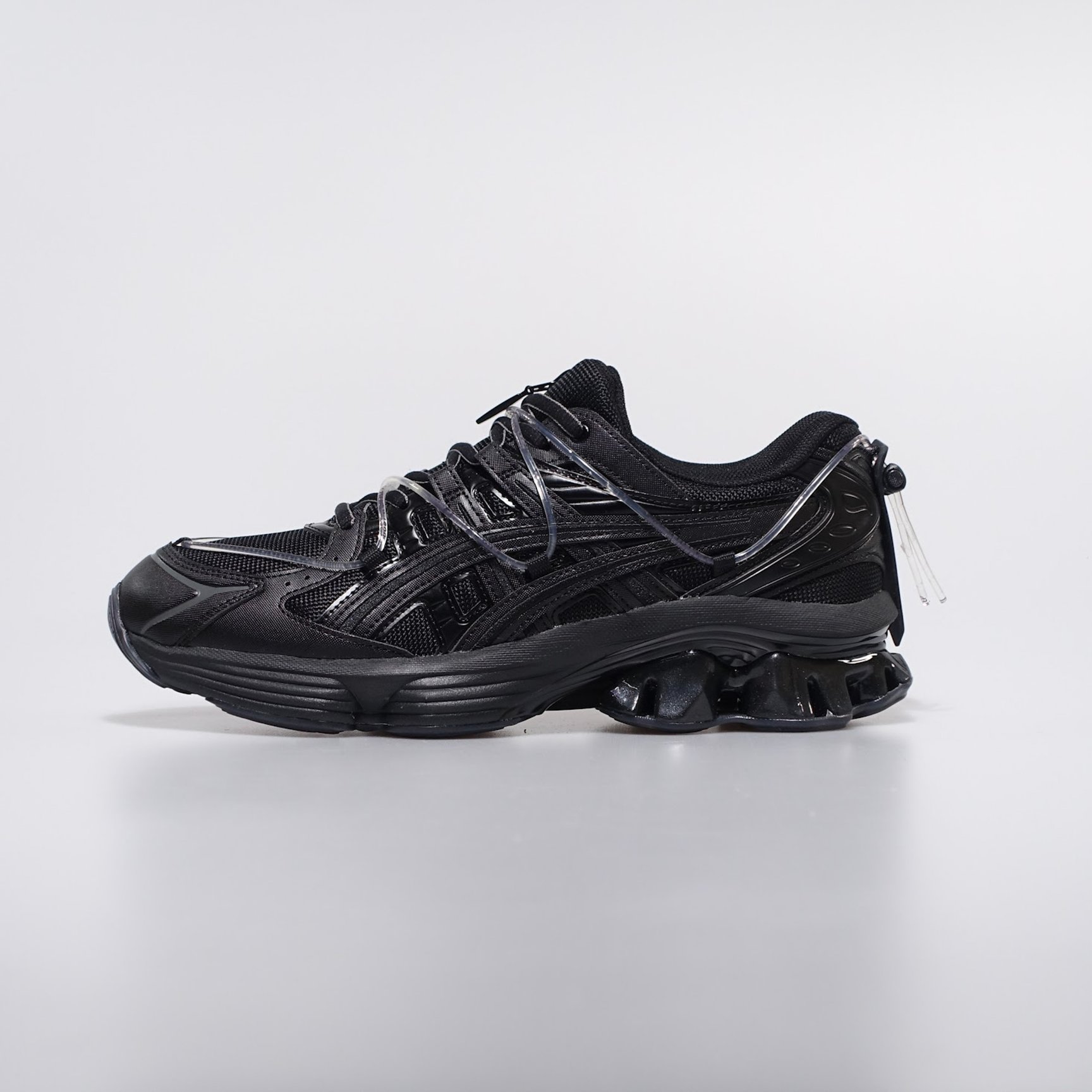 黒のスニーカー