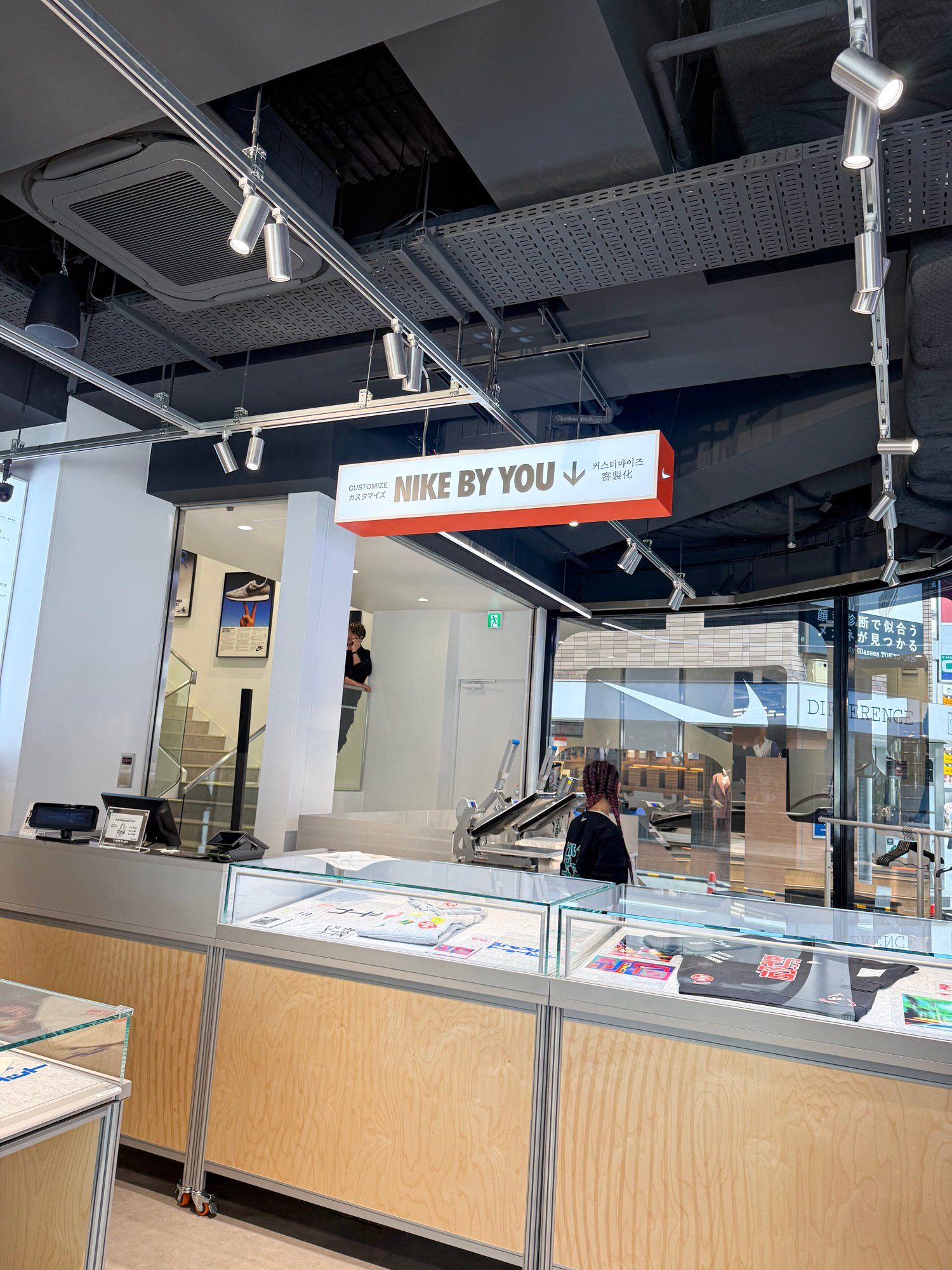 ナイキ新宿の店内