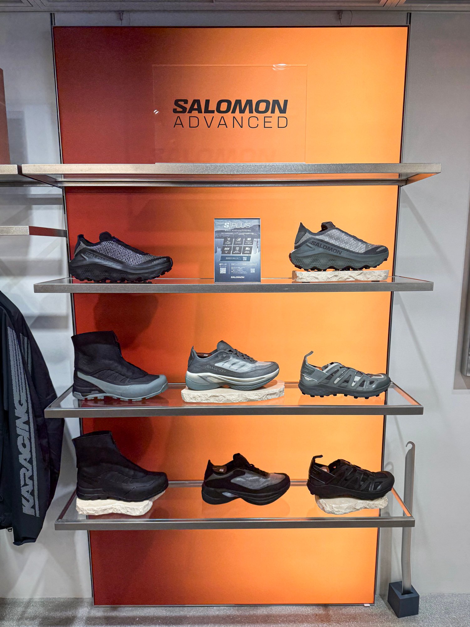 サロモンストア南青山の店内