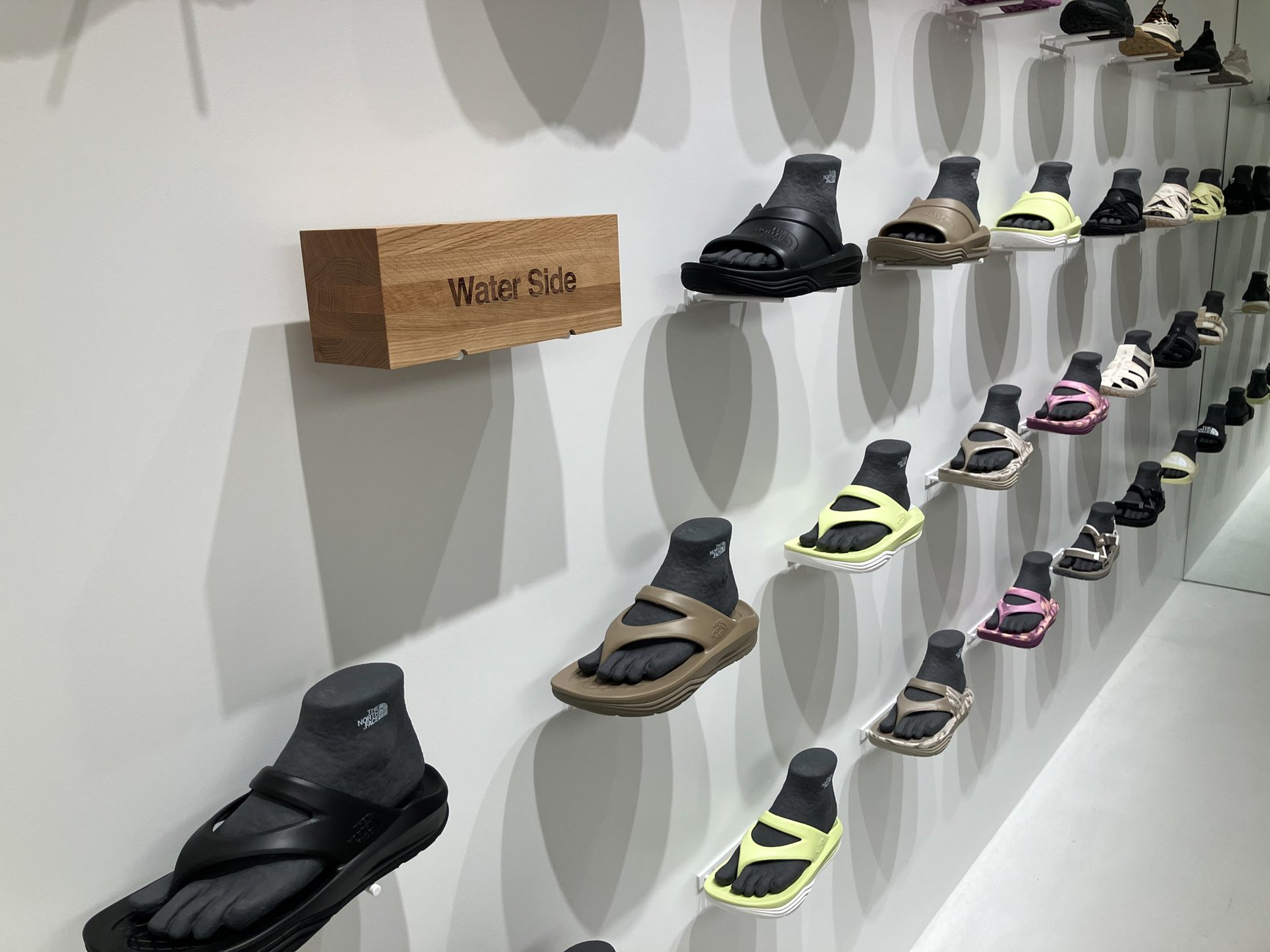 「ザ・ノース・フェイス フットウエア シンサイバシ」の店頭画像