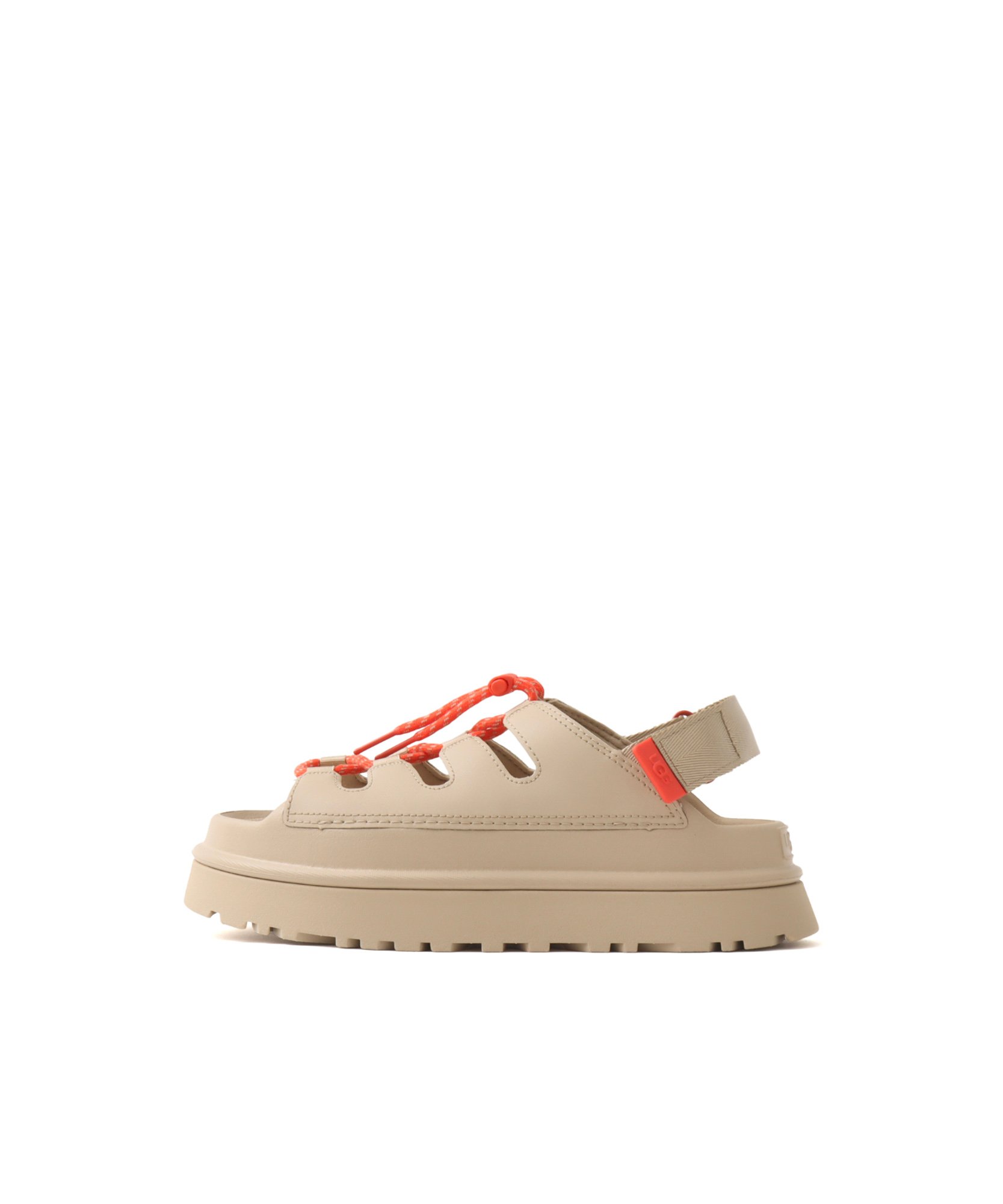 ベージュのスニーカーサンダル