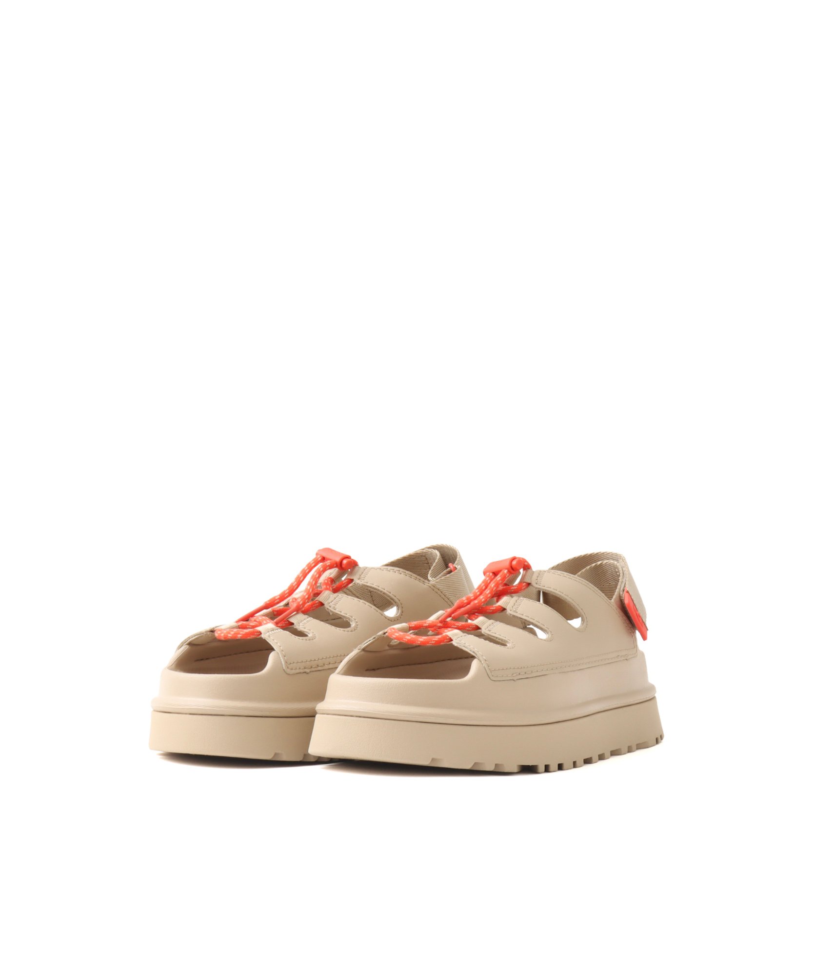 ベージュのスニーカーサンダル