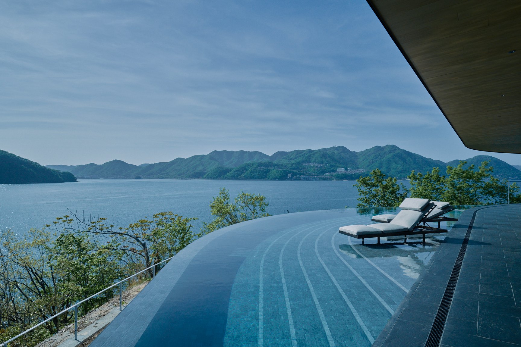NOT A HOTEL SETOUCHIからの景色