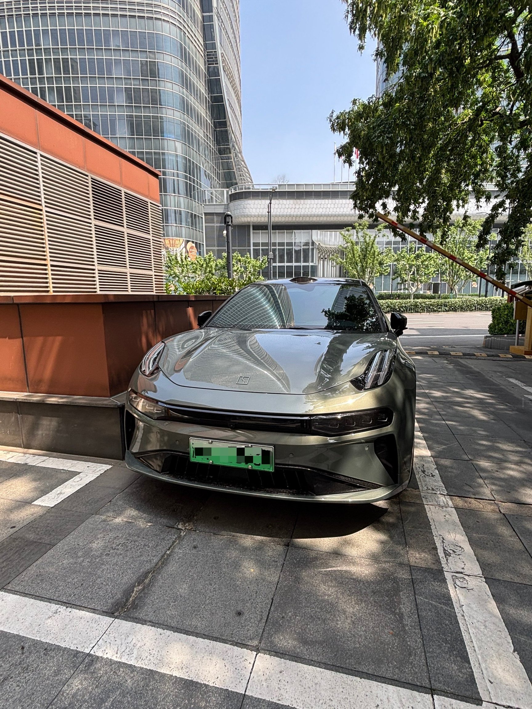 ZEEKRの車画像