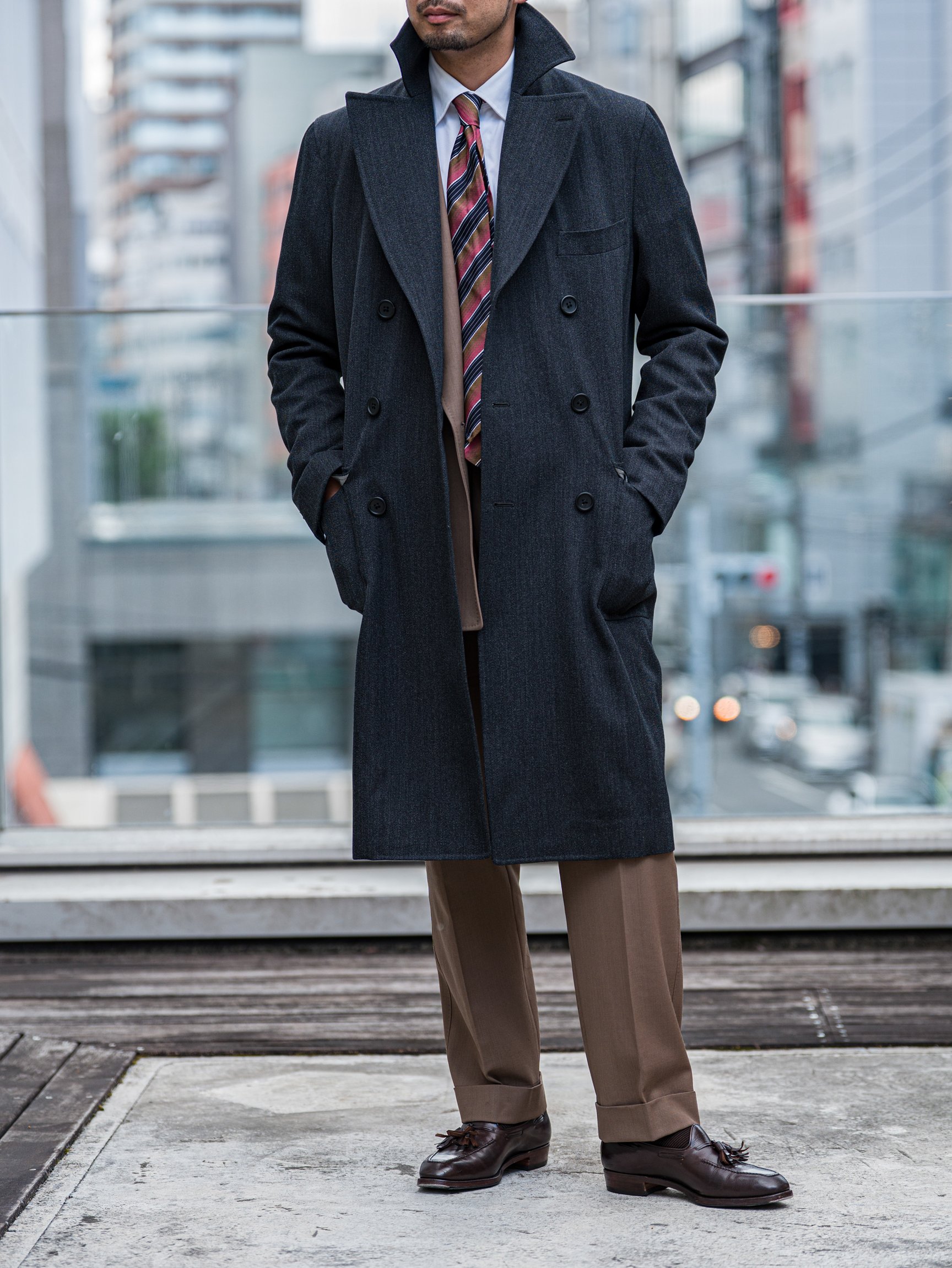伊生地メーカー ヴィターレ・バルベリス・カノニコ（VITALE BARBERIS CANONICO）のキャバルリーツイルを用いたアルスターカラーコート（10万8900円）