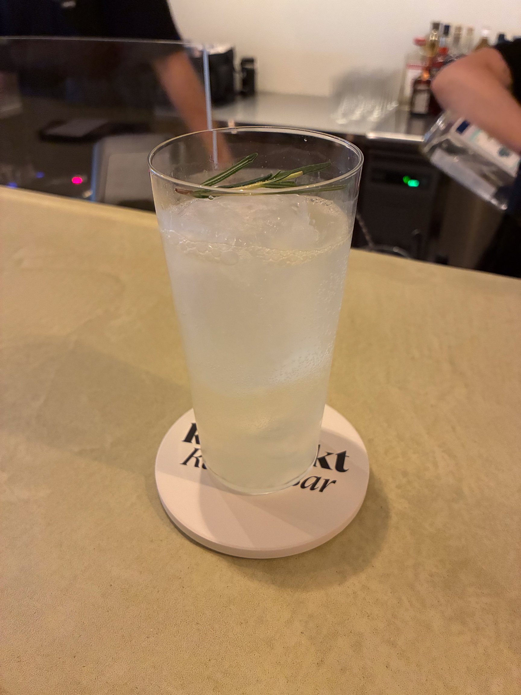 シグネチャーカクテルの「コンパクトフィズ」