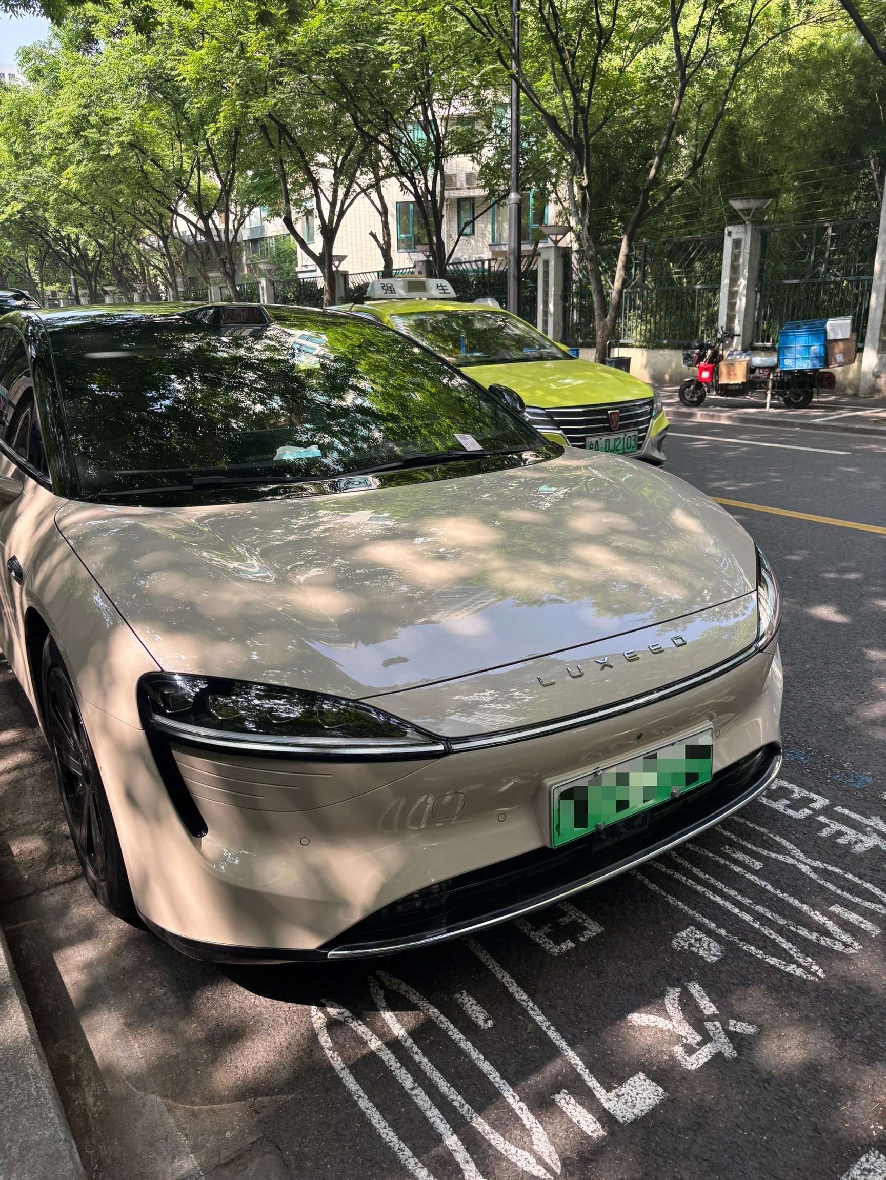 Luxeedの車画像
