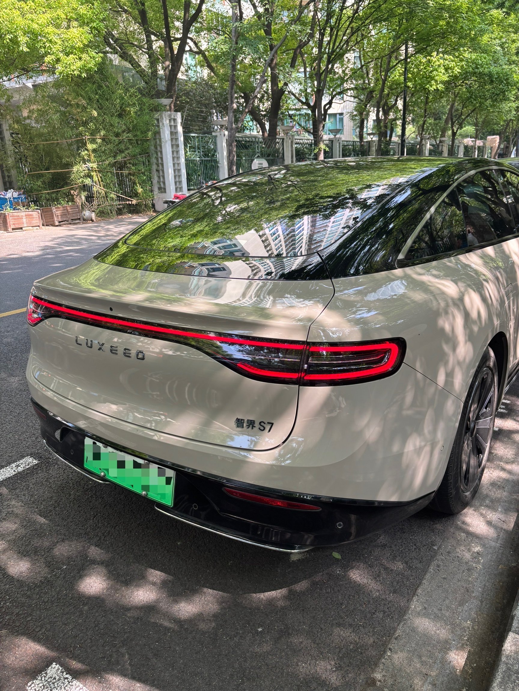 Luxeedの車画像