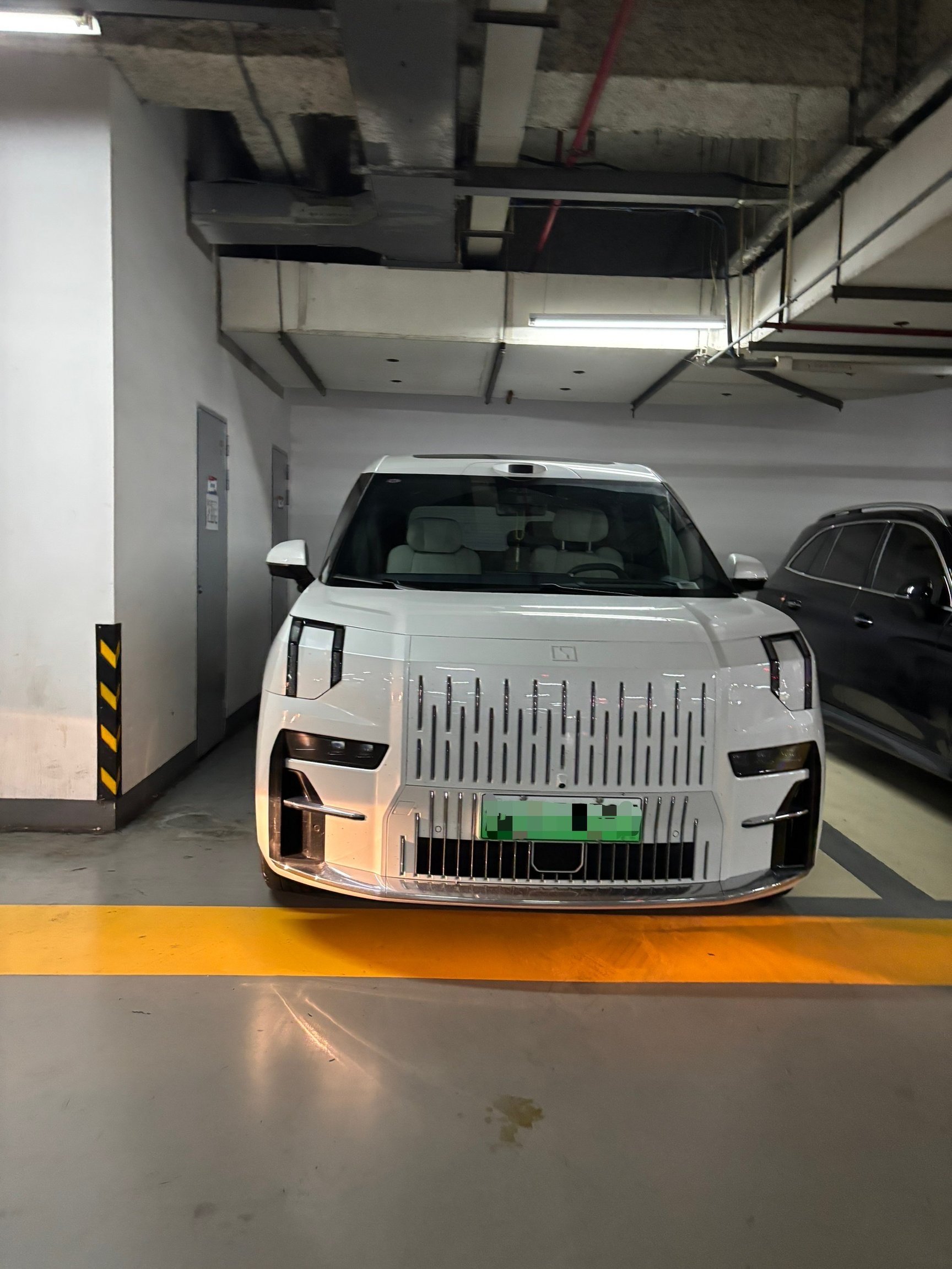 ZEEKRの車画像