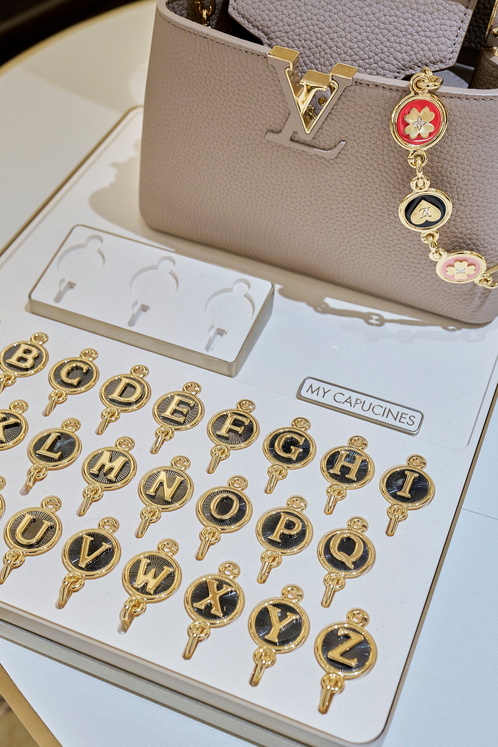 「ルイ・ヴィトン(LOUIS VUITTON)」