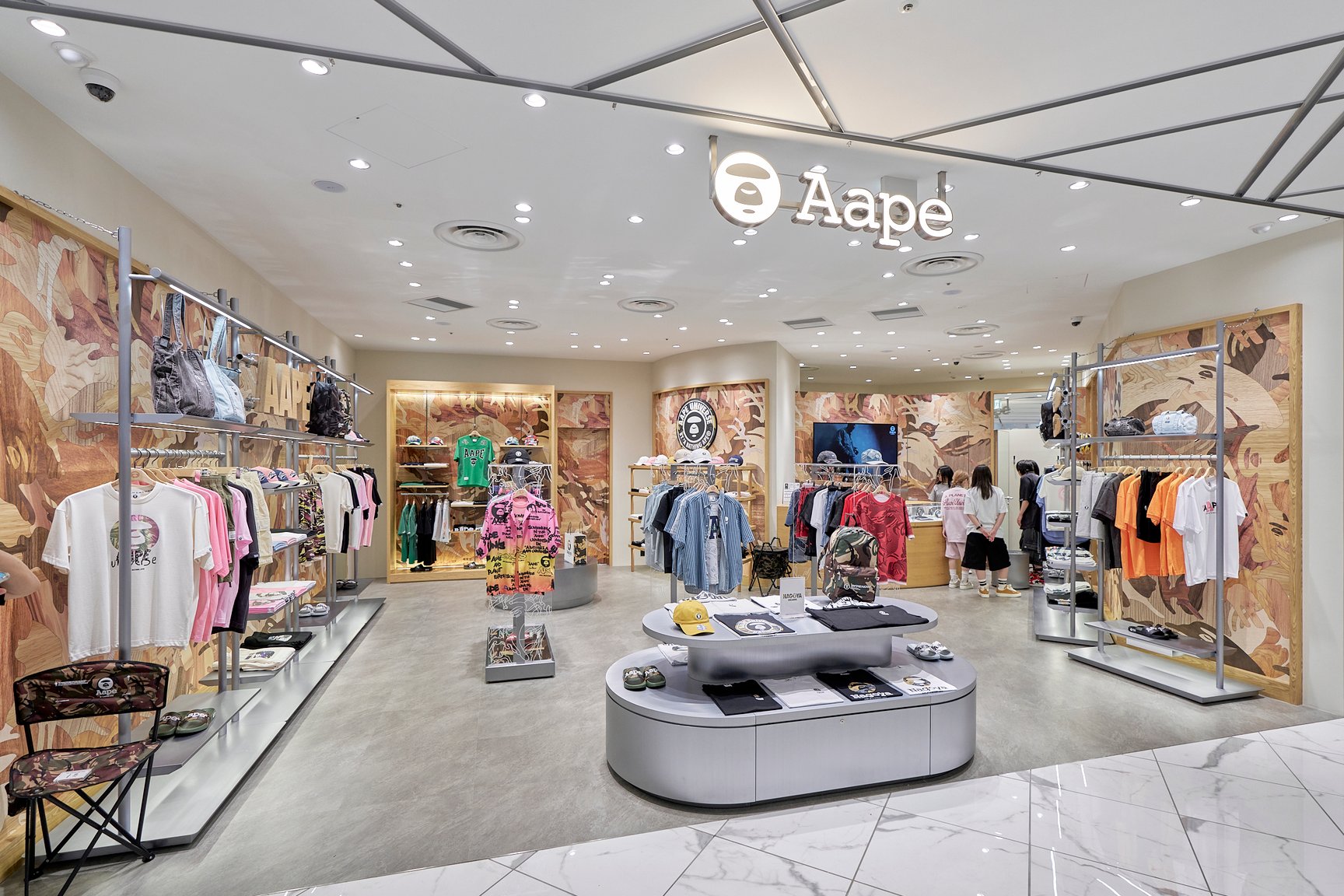 「エーエイプ ストア(AAPE STORE)」