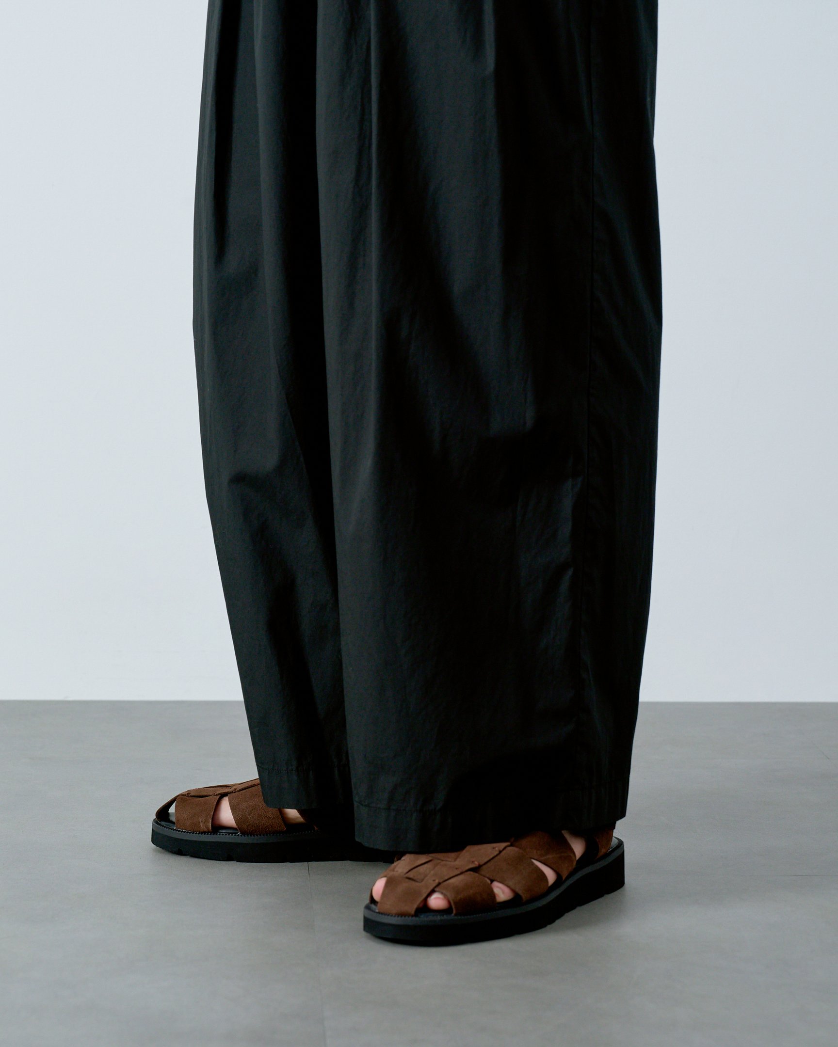 エイトンのタックパンツ