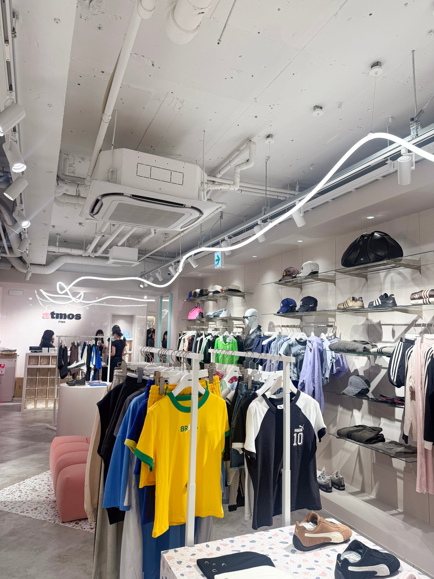 アトモスピンクの店内